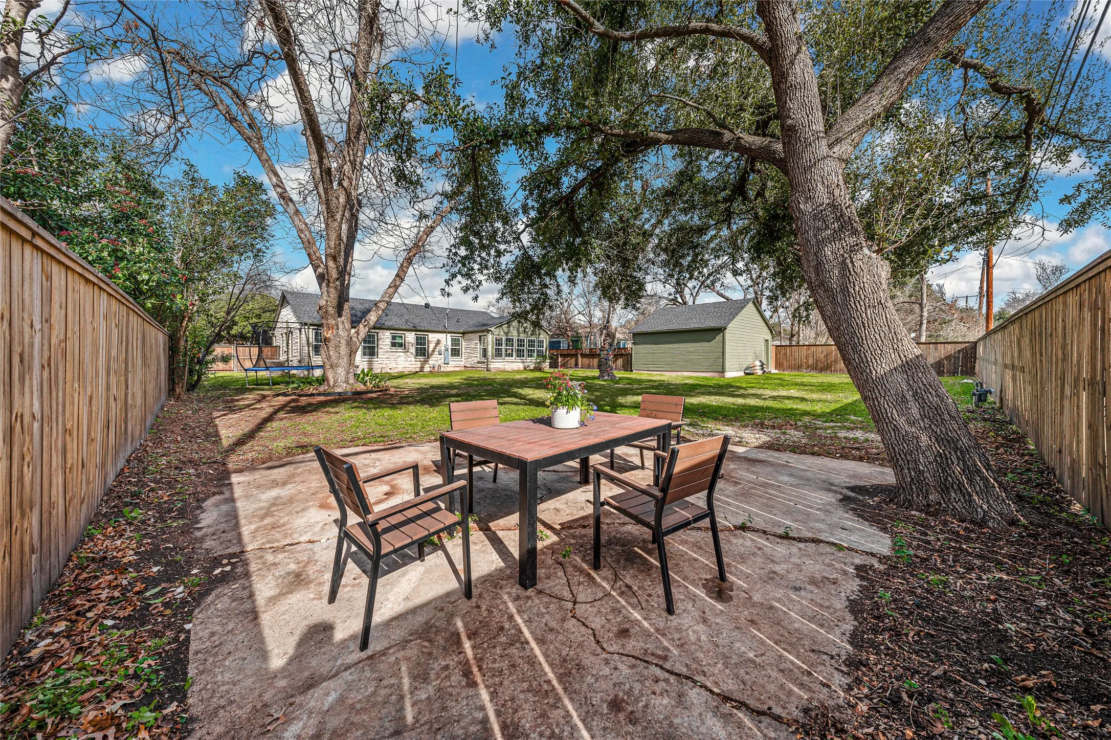 Single Family Residence For Sale in Mc Lennan County , 3218 Cumberland Avenue, Waco, Texas 76707, 3 Bedroom, 2 Bathroom, 2 Garage spaces, 2,112 Sqft, built in 1948, mls#21236198, Real Estate Agent in Waco, Homes For Sale in Mc Lennan county, Homes For Sale in Waco, Realtor in Waco Texas, Real Estate Brokerage Independent Realty Texas, Luminita Cordes Realtor
