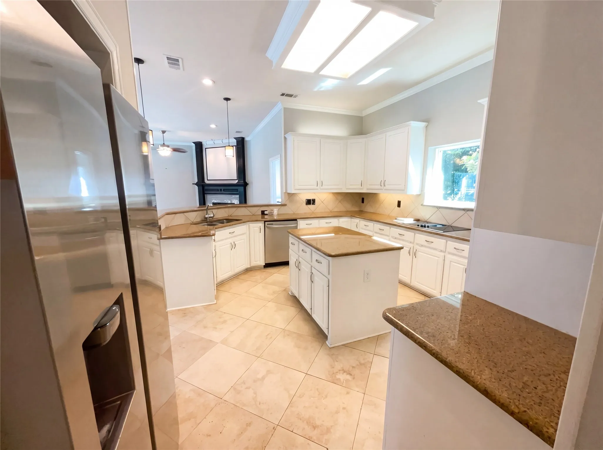 Single Family Residence For Sale in Denton County , 2400 Creekview Drive, Plano, Texas 75093, 5 Bedroom, 3 Bathroom, 2 Garage spaces, 2,939 Sqft, built in 1993, mls#21236252, Real Estate Agent in Plano, Homes For Sale in Denton county, Homes For Sale in Plano, Realtor in Plano Texas, Real Estate Brokerage Independent Realty Texas, Luminita Cordes Realtor