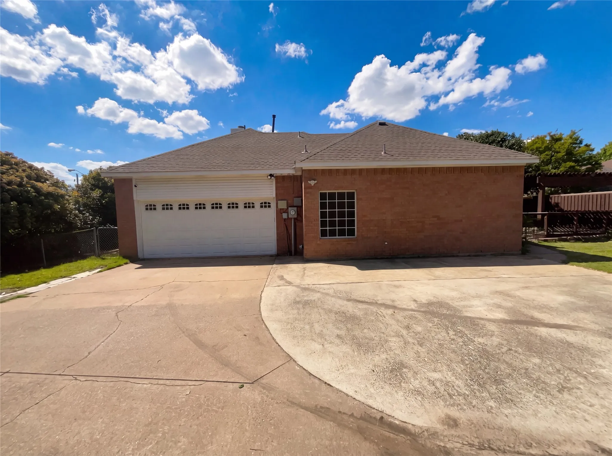 Single Family Residence For Sale in Denton County , 2400 Creekview Drive, Plano, Texas 75093, 5 Bedroom, 3 Bathroom, 2 Garage spaces, 2,939 Sqft, built in 1993, mls#21236252, Real Estate Agent in Plano, Homes For Sale in Denton county, Homes For Sale in Plano, Realtor in Plano Texas, Real Estate Brokerage Independent Realty Texas, Luminita Cordes Realtor