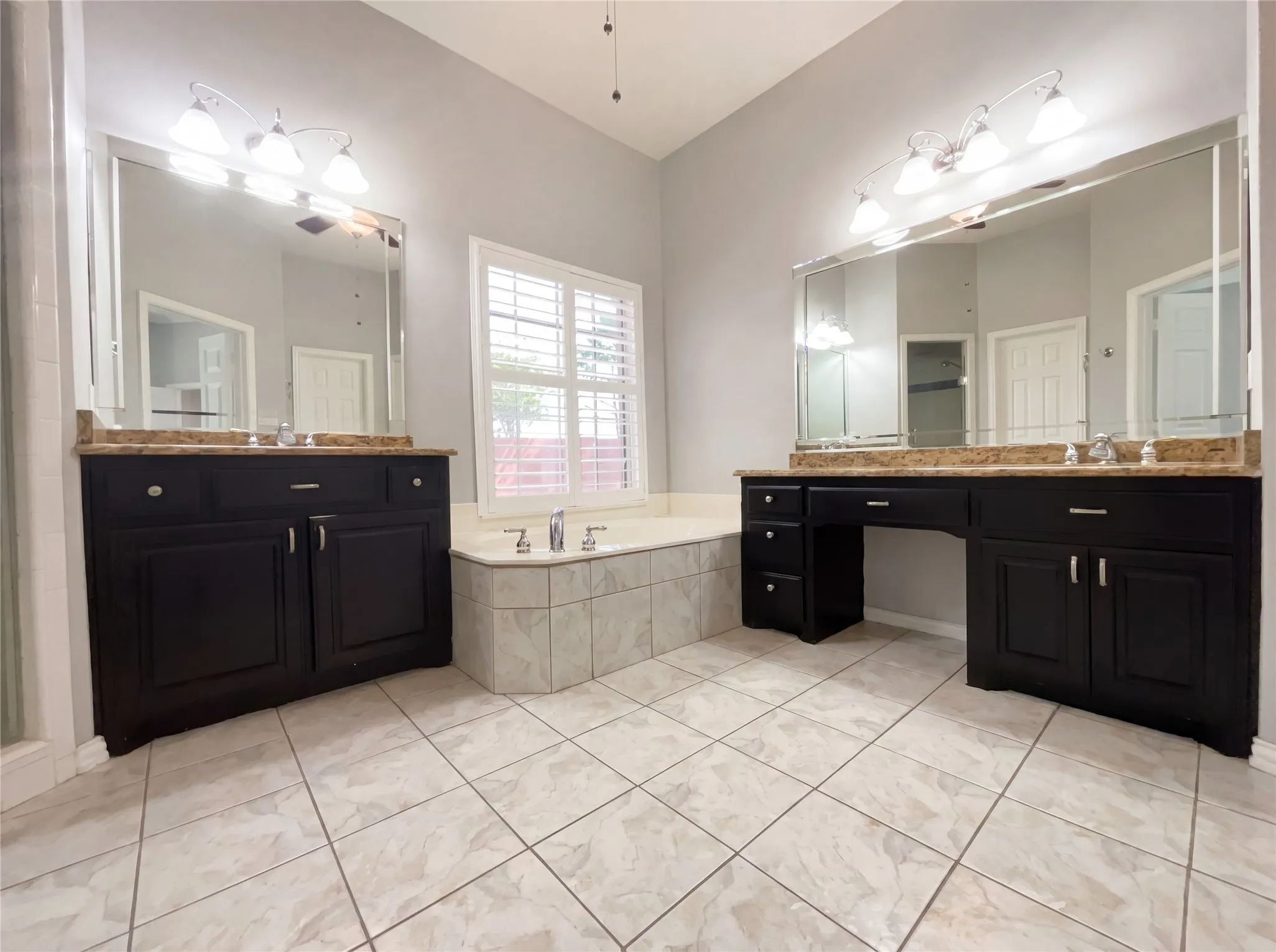Single Family Residence For Sale in Denton County , 2400 Creekview Drive, Plano, Texas 75093, 5 Bedroom, 3 Bathroom, 2 Garage spaces, 2,939 Sqft, built in 1993, mls#21236252, Real Estate Agent in Plano, Homes For Sale in Denton county, Homes For Sale in Plano, Realtor in Plano Texas, Real Estate Brokerage Independent Realty Texas, Luminita Cordes Realtor