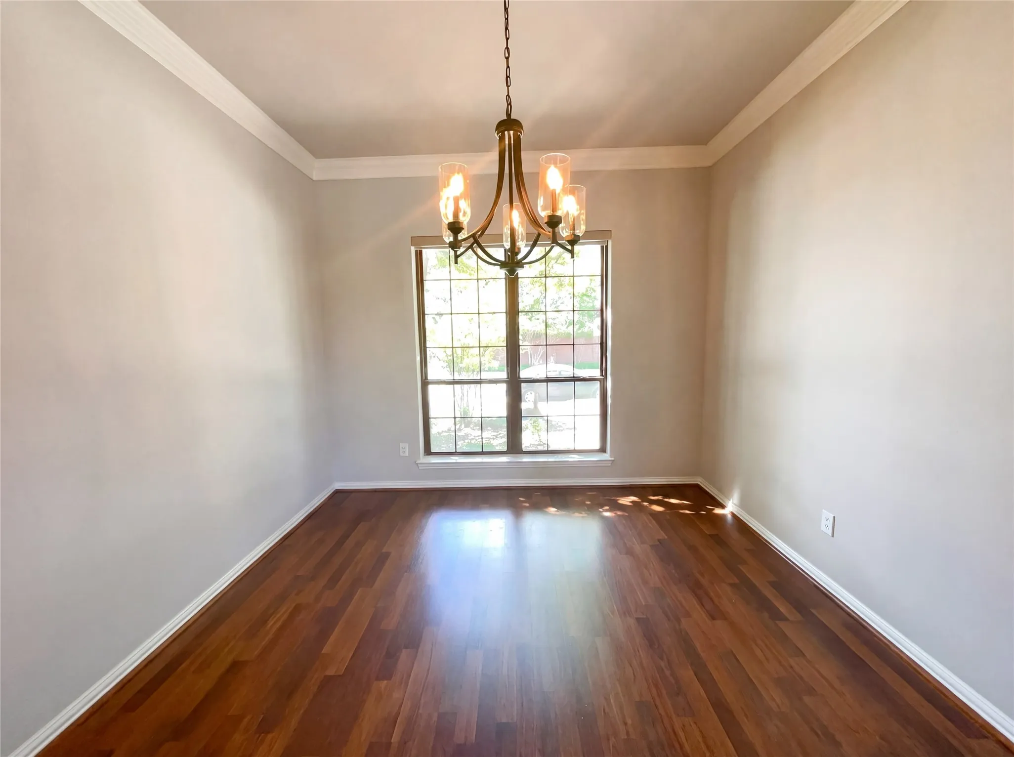 Single Family Residence For Sale in Denton County , 2400 Creekview Drive, Plano, Texas 75093, 5 Bedroom, 3 Bathroom, 2 Garage spaces, 2,939 Sqft, built in 1993, mls#21236252, Real Estate Agent in Plano, Homes For Sale in Denton county, Homes For Sale in Plano, Realtor in Plano Texas, Real Estate Brokerage Independent Realty Texas, Luminita Cordes Realtor