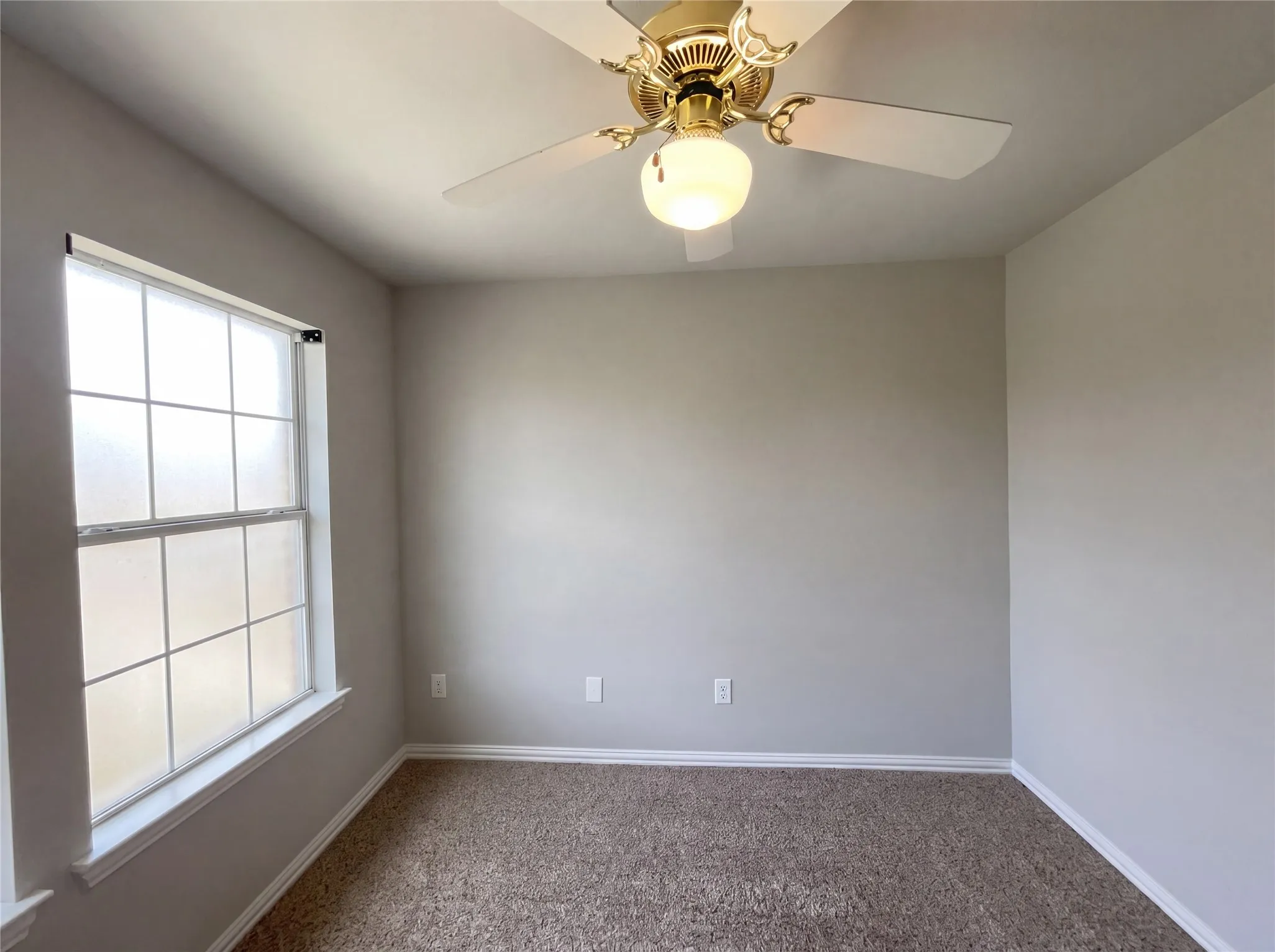 Single Family Residence For Sale in Denton County , 2400 Creekview Drive, Plano, Texas 75093, 5 Bedroom, 3 Bathroom, 2 Garage spaces, 2,939 Sqft, built in 1993, mls#21236252, Real Estate Agent in Plano, Homes For Sale in Denton county, Homes For Sale in Plano, Realtor in Plano Texas, Real Estate Brokerage Independent Realty Texas, Luminita Cordes Realtor