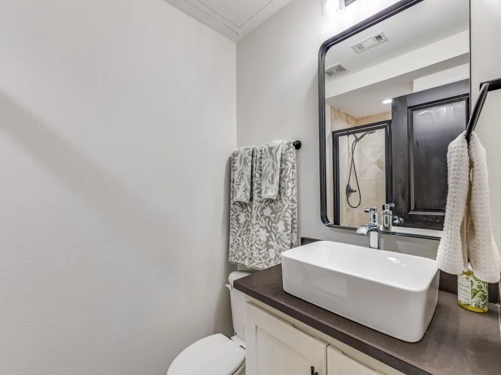 Townhouse For Sale in Dallas County , 3124 Carmel Street, Dallas, Texas 75204, 2 Bedroom, 3 Bathroom, 2 Garage spaces, 1,947 Sqft, built in 2004, Preowned, mls#21236253, Real Estate Agent in Dallas, Homes For Sale in Dallas county, Homes For Sale in Dallas, Realtor in Dallas Texas, Real Estate Brokerage Independent Realty Texas, Luminita Cordes Realtor
