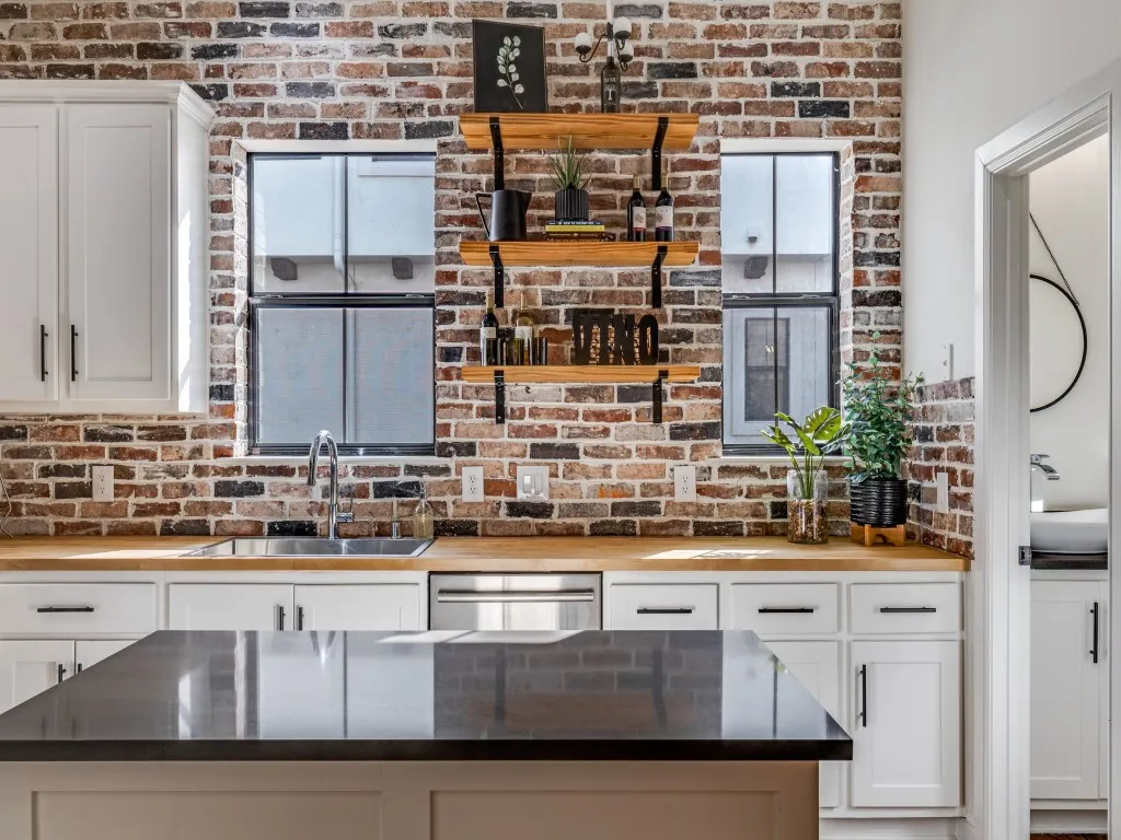 Townhouse For Sale in Dallas County , 3124 Carmel Street, Dallas, Texas 75204, 2 Bedroom, 3 Bathroom, 2 Garage spaces, 1,947 Sqft, built in 2004, Preowned, mls#21236253, Real Estate Agent in Dallas, Homes For Sale in Dallas county, Homes For Sale in Dallas, Realtor in Dallas Texas, Real Estate Brokerage Independent Realty Texas, Luminita Cordes Realtor