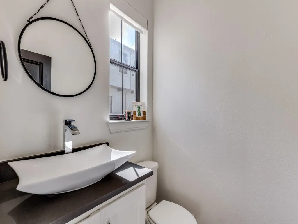 Townhouse For Sale in Dallas County , 3124 Carmel Street, Dallas, Texas 75204, 2 Bedroom, 3 Bathroom, 2 Garage spaces, 1,947 Sqft, built in 2004, Preowned, mls#21236253, Real Estate Agent in Dallas, Homes For Sale in Dallas county, Homes For Sale in Dallas, Realtor in Dallas Texas, Real Estate Brokerage Independent Realty Texas, Luminita Cordes Realtor