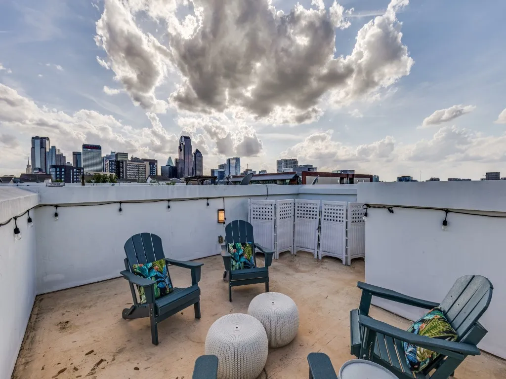 Townhouse For Sale in Dallas County , 3124 Carmel Street, Dallas, Texas 75204, 2 Bedroom, 3 Bathroom, 2 Garage spaces, 1,947 Sqft, built in 2004, Preowned, mls#21236253, Real Estate Agent in Dallas, Homes For Sale in Dallas county, Homes For Sale in Dallas, Realtor in Dallas Texas, Real Estate Brokerage Independent Realty Texas, Luminita Cordes Realtor