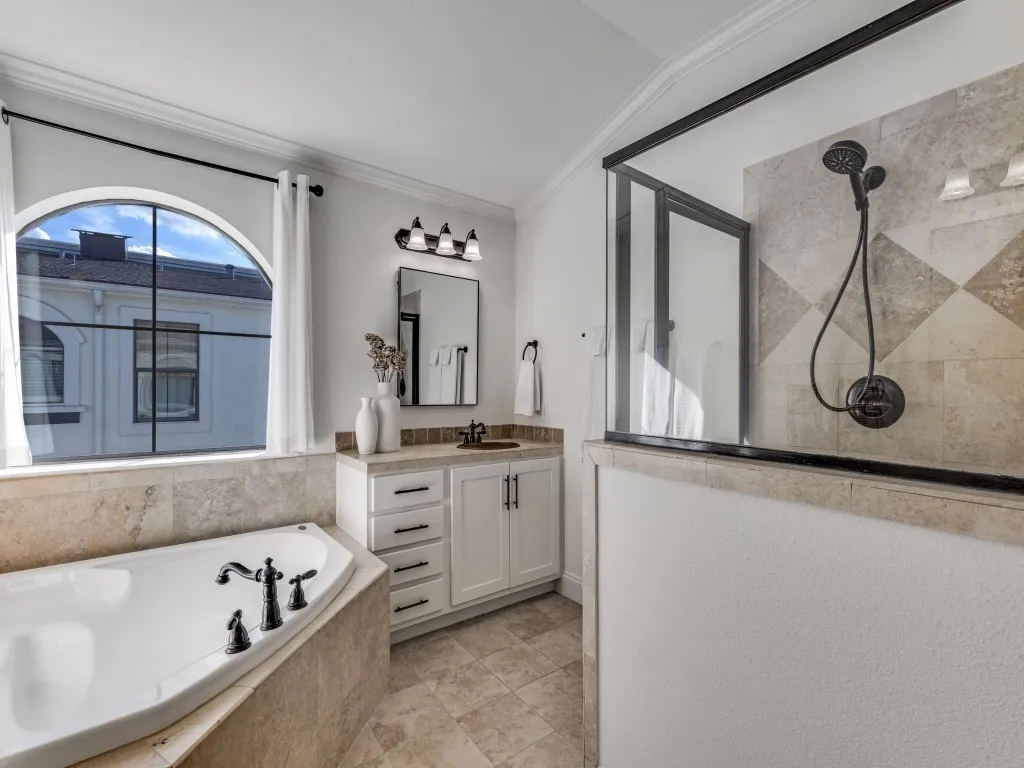 Townhouse For Sale in Dallas County , 3124 Carmel Street, Dallas, Texas 75204, 2 Bedroom, 3 Bathroom, 2 Garage spaces, 1,947 Sqft, built in 2004, Preowned, mls#21236253, Real Estate Agent in Dallas, Homes For Sale in Dallas county, Homes For Sale in Dallas, Realtor in Dallas Texas, Real Estate Brokerage Independent Realty Texas, Luminita Cordes Realtor