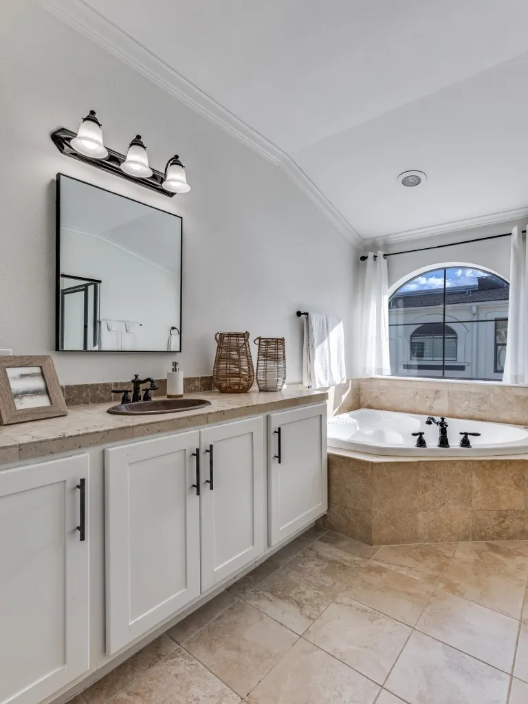Townhouse For Sale in Dallas County , 3124 Carmel Street, Dallas, Texas 75204, 2 Bedroom, 3 Bathroom, 2 Garage spaces, 1,947 Sqft, built in 2004, Preowned, mls#21236253, Real Estate Agent in Dallas, Homes For Sale in Dallas county, Homes For Sale in Dallas, Realtor in Dallas Texas, Real Estate Brokerage Independent Realty Texas, Luminita Cordes Realtor