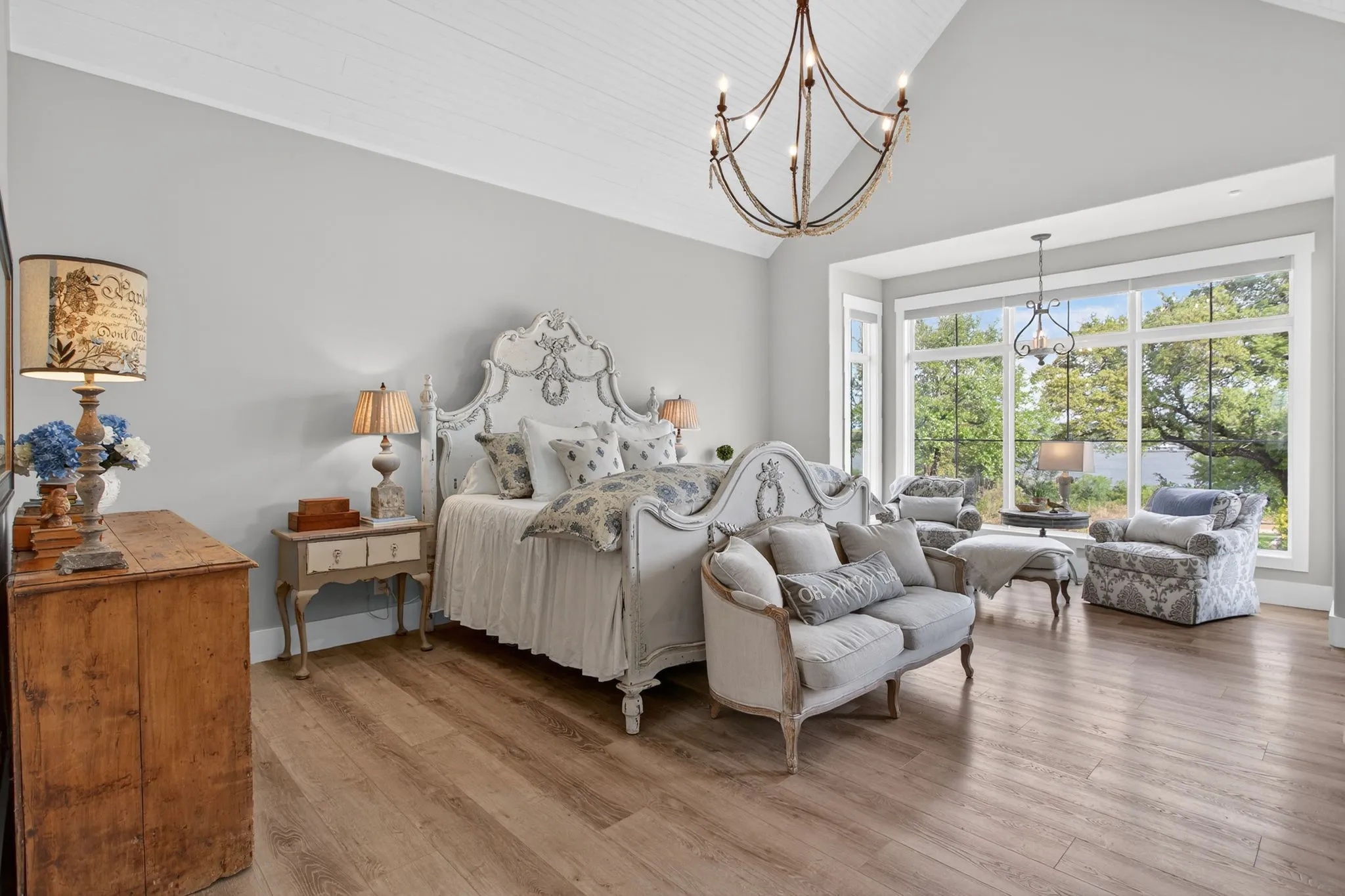 The primary suite is a true sanctuary. Painted in the softest Sea Salt color and with the killer views, you will want to pinch yourself each morning you wake up in this space. Grab a book and enjoy the sitting area.