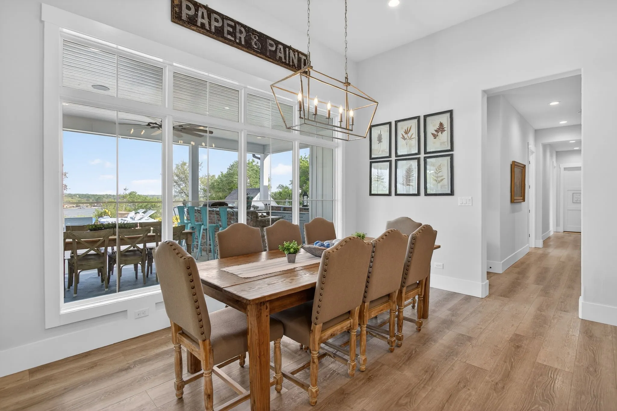 The dining area is situated to take in the full view of the lake. This table is huge so seating a large group is easy.