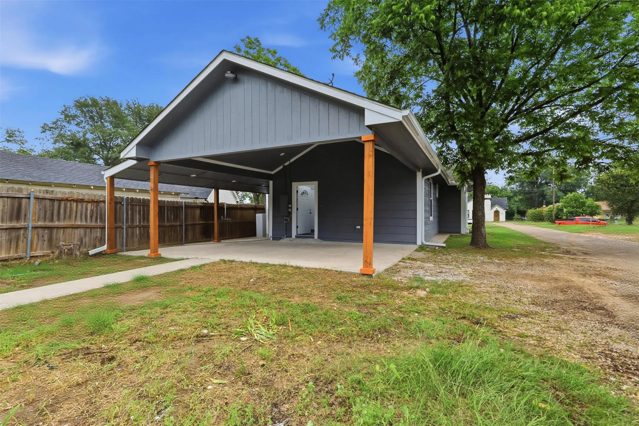 Single Family Residence For Sale in Hopkins County , 923 Church Street, Sulphur Springs, Texas 75482, 3 Bedroom, 2 Bathroom, Garage spaces, 1,432 Sqft, built in 1925, mls#21236300, Real Estate Agent in Sulphur Springs, Homes For Sale in Hopkins county, Homes For Sale in Sulphur Springs, Realtor in Sulphur Springs Texas, Real Estate Brokerage Independent Realty Texas, Luminita Cordes Realtor
