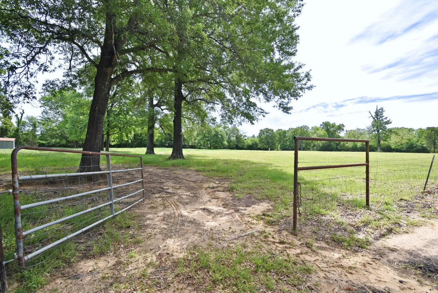 Single Family Residence For Sale in Wood County , 599 County Road 1260, Quitman, Texas 75783, 2 Bedroom, 2 Bathroom, Garage spaces, 0 Sqft, built in 0, Preowned, mls#21234428, Real Estate Agent in Quitman, Homes For Sale in Wood county, Homes For Sale in Quitman, Realtor in Quitman Texas, Real Estate Brokerage Independent Realty Texas, Luminita Cordes Realtor