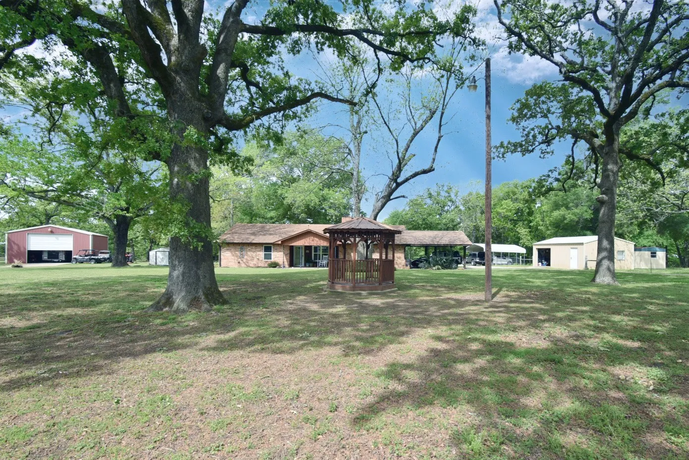 Single Family Residence For Sale in Wood County , 599 County Road 1260, Quitman, Texas 75783, 2 Bedroom, 2 Bathroom, Garage spaces, 0 Sqft, built in 0, Preowned, mls#21234428, Real Estate Agent in Quitman, Homes For Sale in Wood county, Homes For Sale in Quitman, Realtor in Quitman Texas, Real Estate Brokerage Independent Realty Texas, Luminita Cordes Realtor