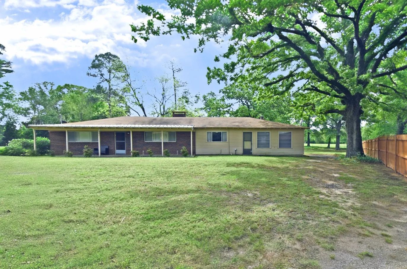 Single Family Residence For Sale in Wood County , 599 County Road 1260, Quitman, Texas 75783, 2 Bedroom, 2 Bathroom, Garage spaces, 0 Sqft, built in 0, Preowned, mls#21234428, Real Estate Agent in Quitman, Homes For Sale in Wood county, Homes For Sale in Quitman, Realtor in Quitman Texas, Real Estate Brokerage Independent Realty Texas, Luminita Cordes Realtor