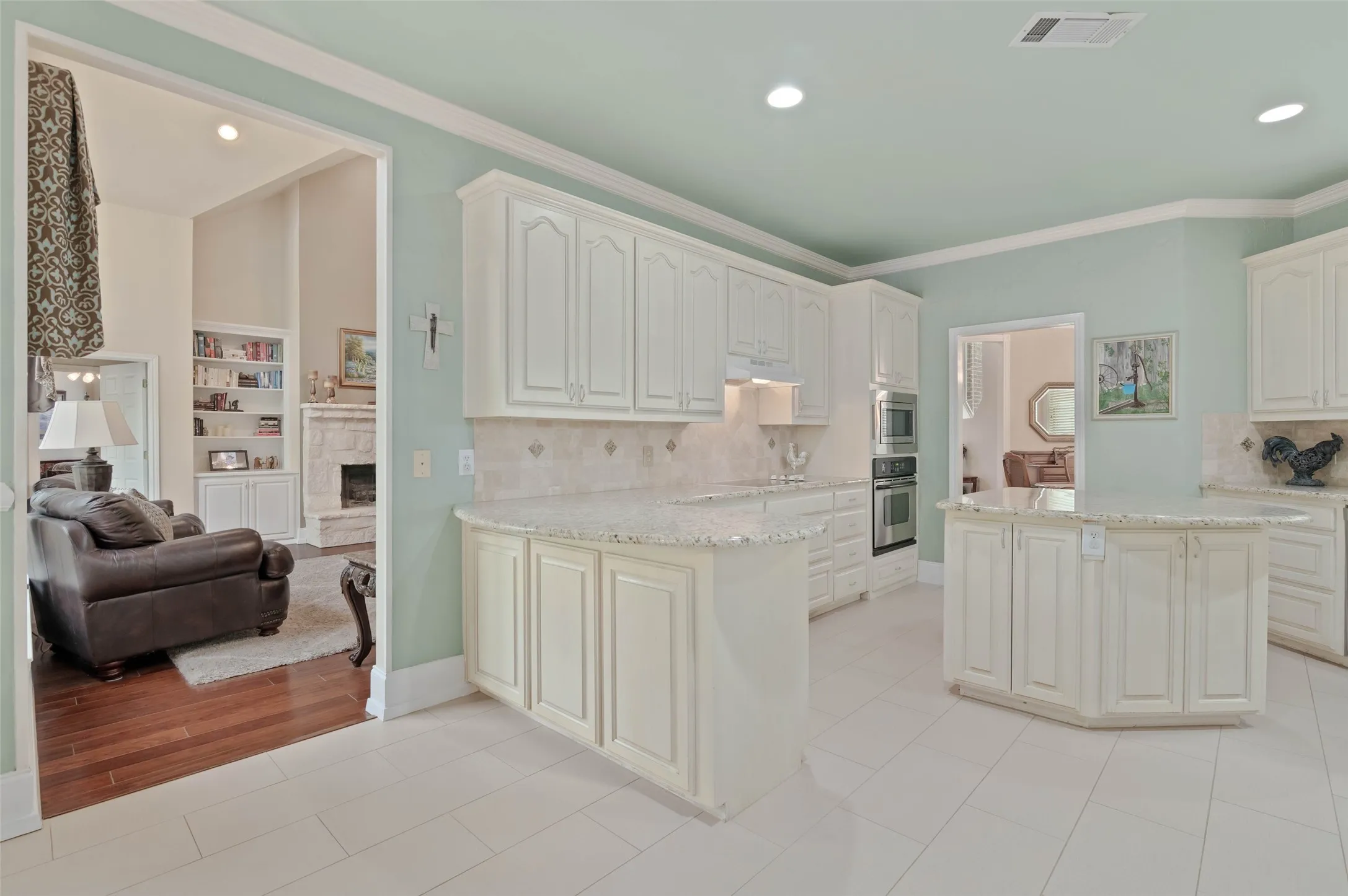 Single Family Residence For Sale in Denton County , 982 Stonecrest Road, Argyle, Texas 76226, 4 Bedroom, 3 Bathroom, 3 Garage spaces, 3,240 Sqft, built in 1995, Preowned, mls#21234800, Real Estate Agent in Argyle, Homes For Sale in Denton county, Homes For Sale in Argyle, Realtor in Argyle Texas, Real Estate Brokerage Independent Realty Texas, Luminita Cordes Realtor