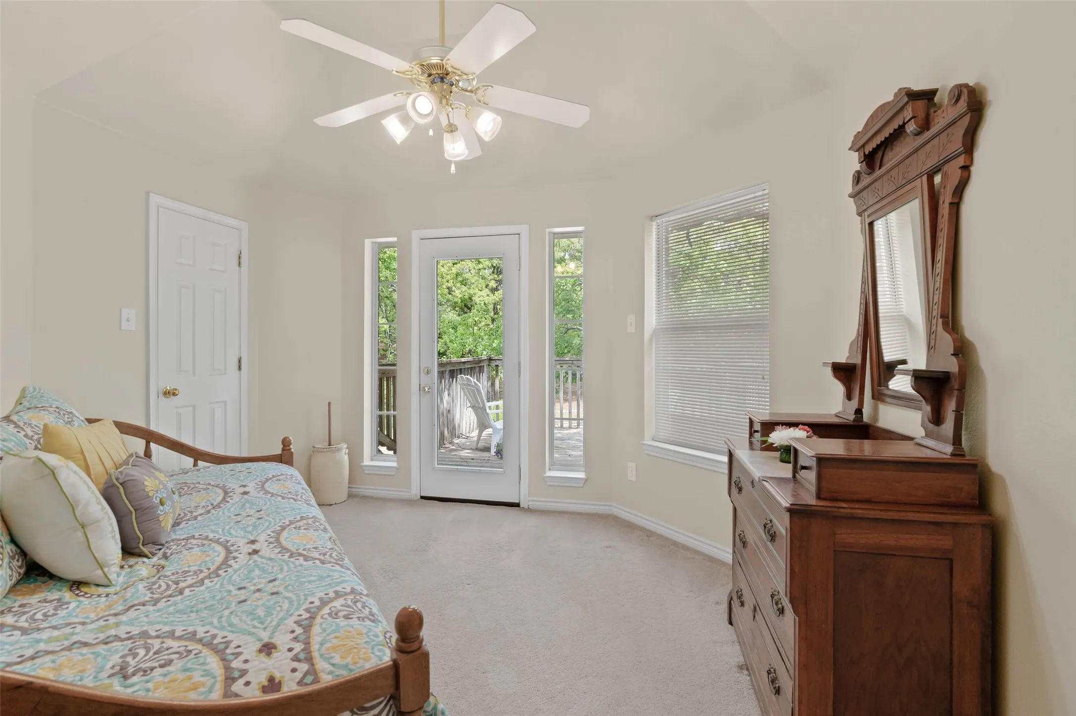 Single Family Residence For Sale in Denton County , 982 Stonecrest Road, Argyle, Texas 76226, 4 Bedroom, 3 Bathroom, 3 Garage spaces, 3,240 Sqft, built in 1995, Preowned, mls#21234800, Real Estate Agent in Argyle, Homes For Sale in Denton county, Homes For Sale in Argyle, Realtor in Argyle Texas, Real Estate Brokerage Independent Realty Texas, Luminita Cordes Realtor