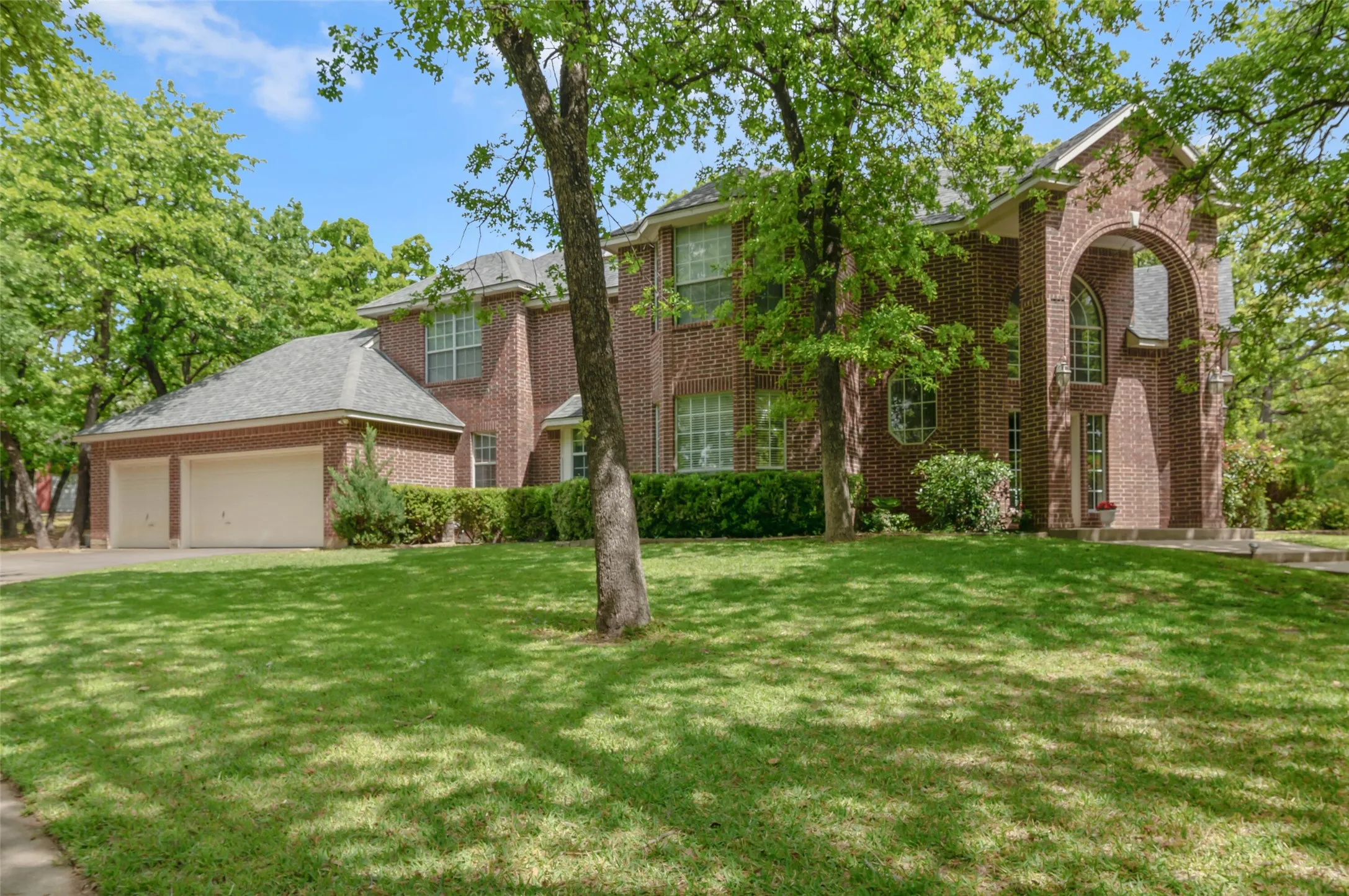 Single Family Residence For Sale in Denton County , 982 Stonecrest Road, Argyle, Texas 76226, 4 Bedroom, 3 Bathroom, 3 Garage spaces, 3,240 Sqft, built in 1995, Preowned, mls#21234800, Real Estate Agent in Argyle, Homes For Sale in Denton county, Homes For Sale in Argyle, Realtor in Argyle Texas, Real Estate Brokerage Independent Realty Texas, Luminita Cordes Realtor