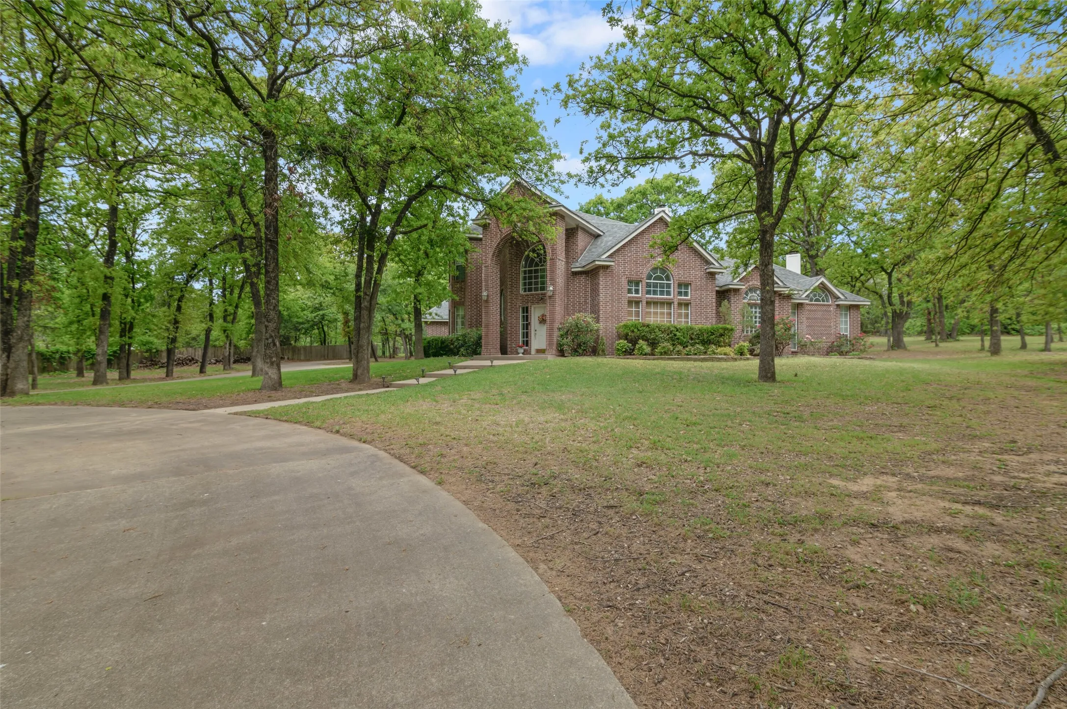 Single Family Residence For Sale in Denton County , 982 Stonecrest Road, Argyle, Texas 76226, 4 Bedroom, 3 Bathroom, 3 Garage spaces, 3,240 Sqft, built in 1995, Preowned, mls#21234800, Real Estate Agent in Argyle, Homes For Sale in Denton county, Homes For Sale in Argyle, Realtor in Argyle Texas, Real Estate Brokerage Independent Realty Texas, Luminita Cordes Realtor