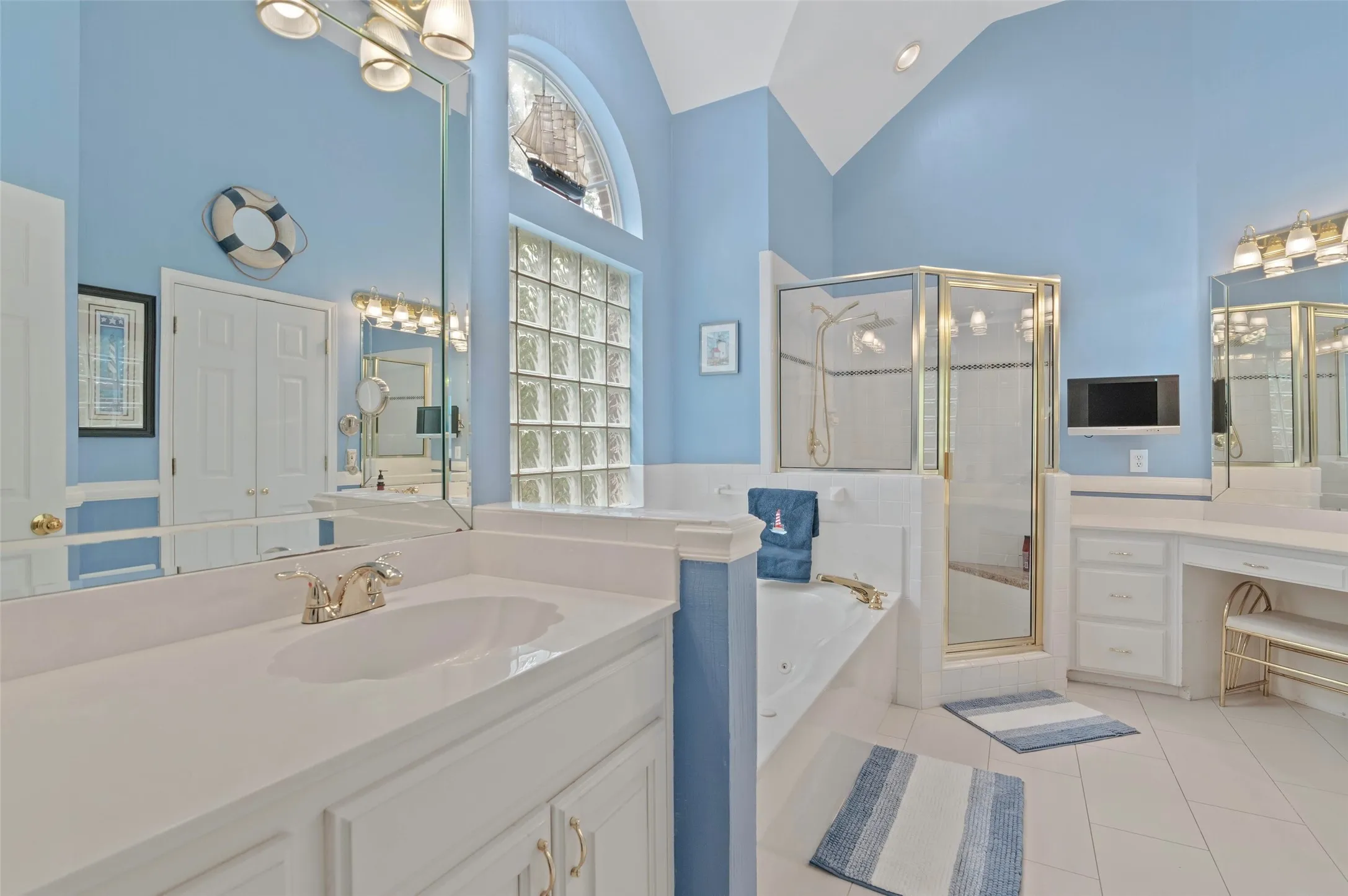 Single Family Residence For Sale in Denton County , 982 Stonecrest Road, Argyle, Texas 76226, 4 Bedroom, 3 Bathroom, 3 Garage spaces, 3,240 Sqft, built in 1995, Preowned, mls#21234800, Real Estate Agent in Argyle, Homes For Sale in Denton county, Homes For Sale in Argyle, Realtor in Argyle Texas, Real Estate Brokerage Independent Realty Texas, Luminita Cordes Realtor