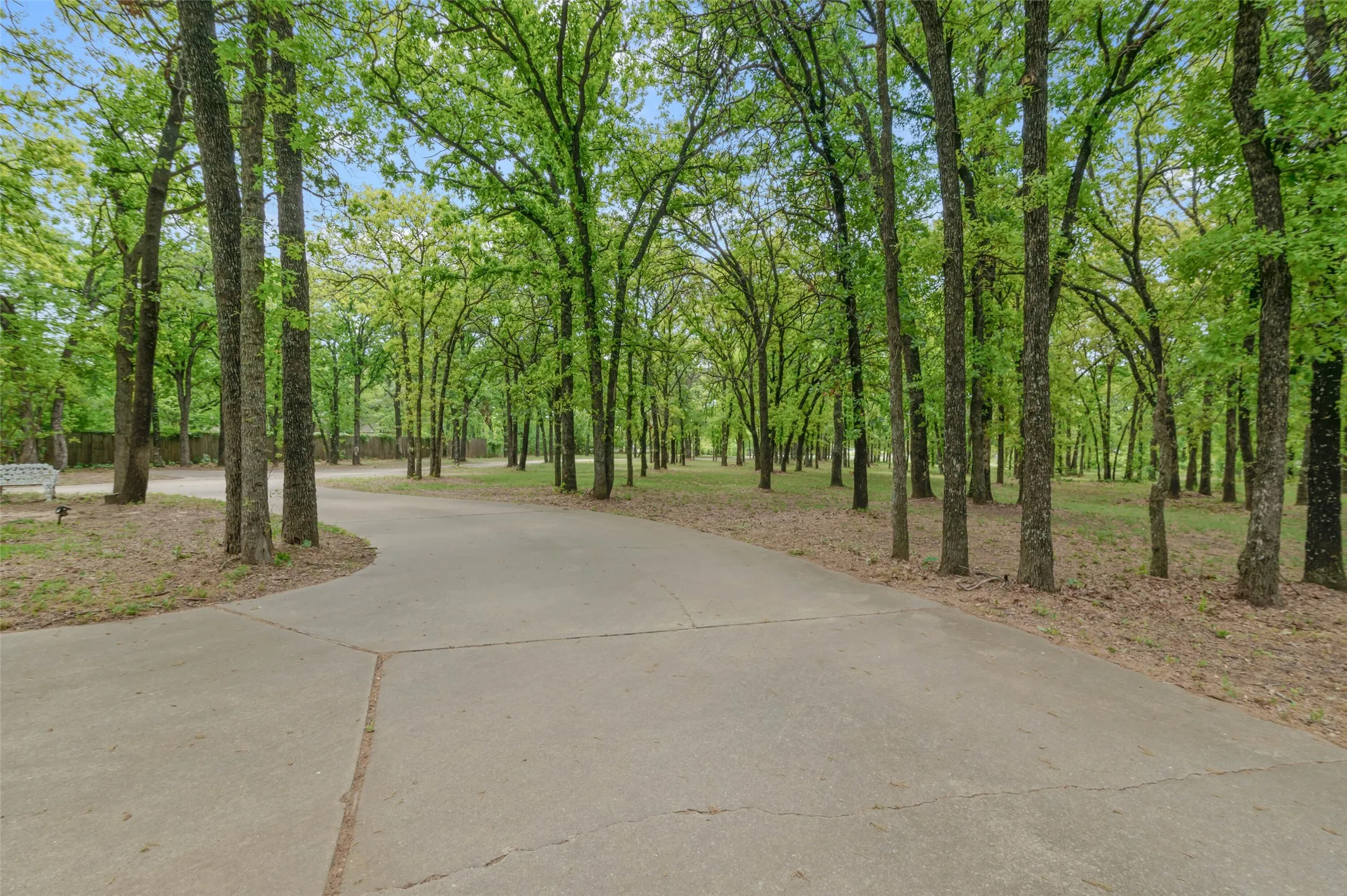 Single Family Residence For Sale in Denton County , 982 Stonecrest Road, Argyle, Texas 76226, 4 Bedroom, 3 Bathroom, 3 Garage spaces, 3,240 Sqft, built in 1995, Preowned, mls#21234800, Real Estate Agent in Argyle, Homes For Sale in Denton county, Homes For Sale in Argyle, Realtor in Argyle Texas, Real Estate Brokerage Independent Realty Texas, Luminita Cordes Realtor