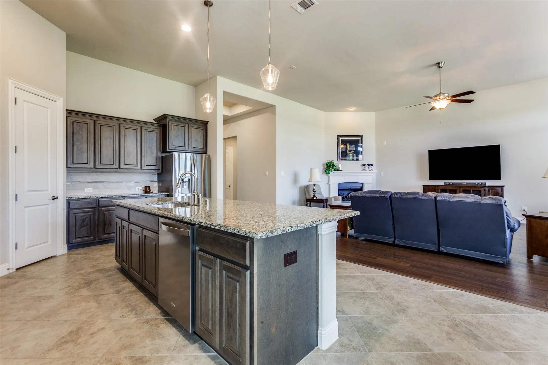 Single Family Residence For Sale in Collin County , 501 Green Valley Drive, Mc Kinney, Texas 75071, 3 Bedroom, 3 Bathroom, 3 Garage spaces, 2,770 Sqft, built in 2017, mls#21235627, Real Estate Agent in Mc Kinney, Homes For Sale in Collin county, Homes For Sale in Mc Kinney, Realtor in Mc Kinney Texas, Real Estate Brokerage Independent Realty Texas, Luminita Cordes Realtor