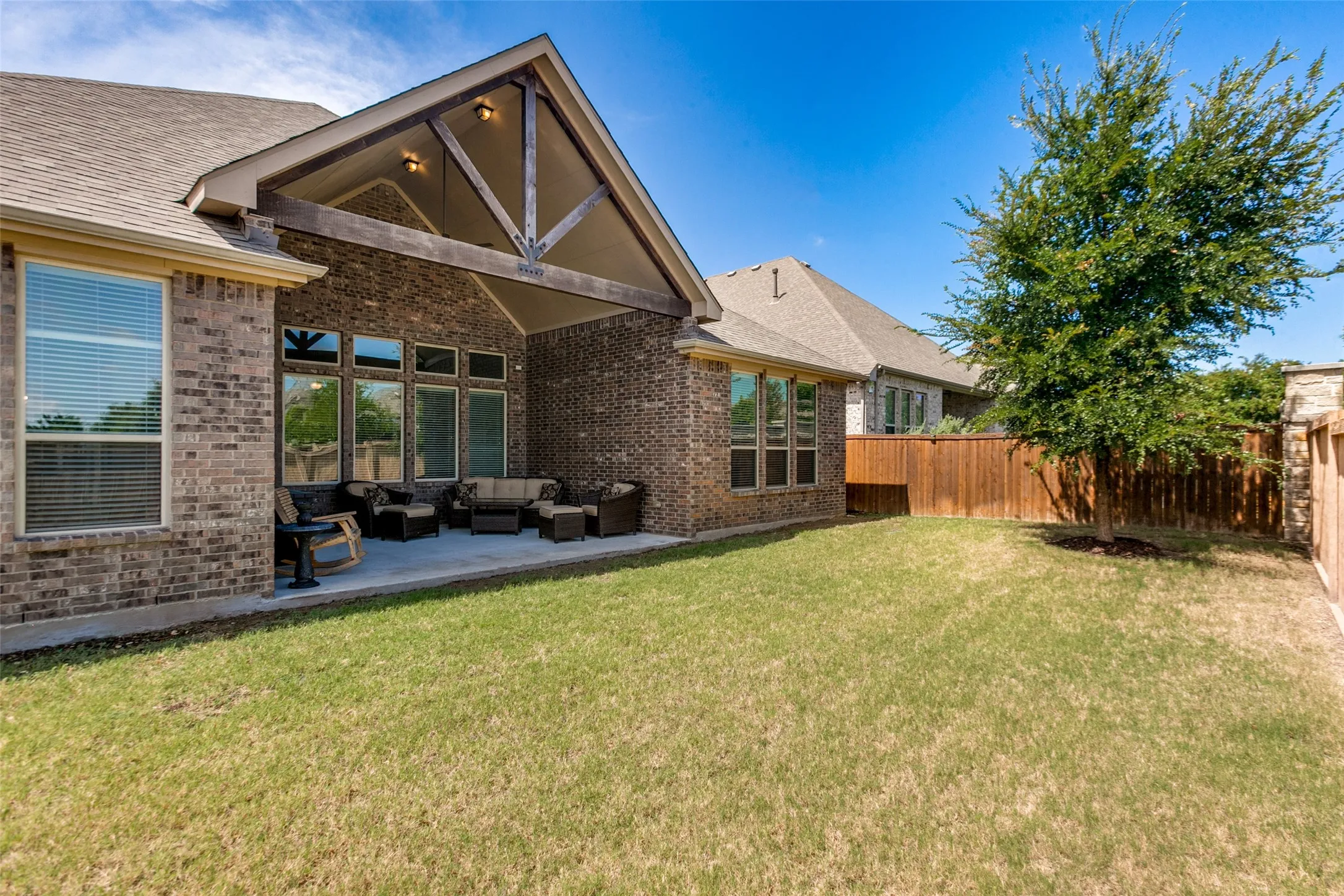 Single Family Residence For Sale in Collin County , 501 Green Valley Drive, Mc Kinney, Texas 75071, 3 Bedroom, 3 Bathroom, 3 Garage spaces, 2,770 Sqft, built in 2017, mls#21235627, Real Estate Agent in Mc Kinney, Homes For Sale in Collin county, Homes For Sale in Mc Kinney, Realtor in Mc Kinney Texas, Real Estate Brokerage Independent Realty Texas, Luminita Cordes Realtor