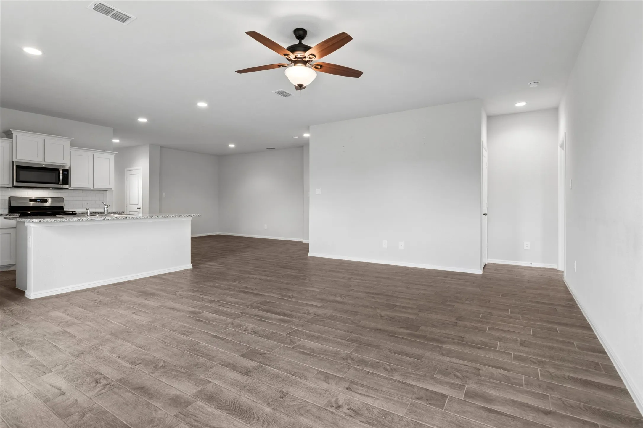 Single Family Residence For Sale in Tarrant County , 5420 Gold Pond Drive, Fort Worth, Texas 76179, 5 Bedroom, 3 Bathroom, 2 Garage spaces, 2,125 Sqft, built in 2024, Price $370,000, mls#21236410, Real Estate Agent in Fort Worth, Homes For Sale in Tarrant county, Homes For Sale in Fort Worth, Realtor in Fort Worth Texas, Real Estate Brokerage Independent Realty Texas, Luminita Cordes Realtor