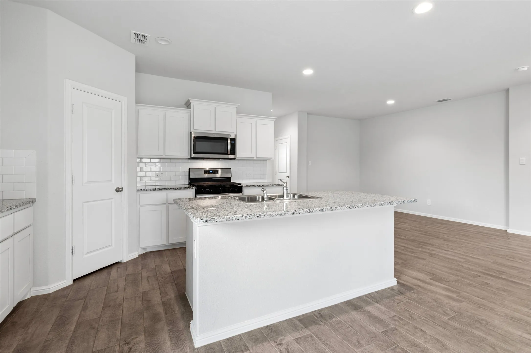 Single Family Residence For Sale in Tarrant County , 5420 Gold Pond Drive, Fort Worth, Texas 76179, 5 Bedroom, 3 Bathroom, 2 Garage spaces, 2,125 Sqft, built in 2024, Price $370,000, mls#21236410, Real Estate Agent in Fort Worth, Homes For Sale in Tarrant county, Homes For Sale in Fort Worth, Realtor in Fort Worth Texas, Real Estate Brokerage Independent Realty Texas, Luminita Cordes Realtor