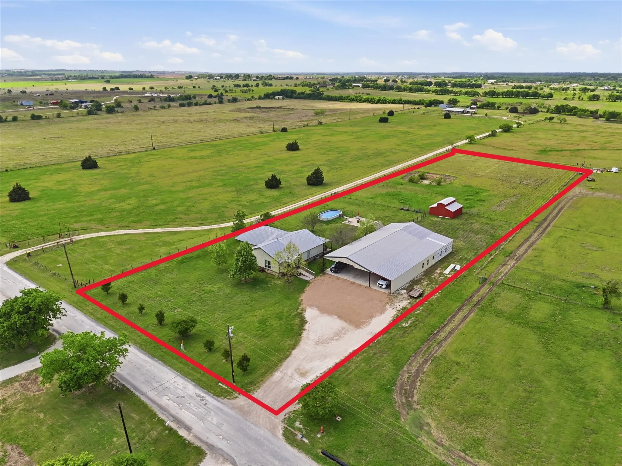 Single Family Residence For Sale in Johnson County , 10208 County Road 418, Grandview, Texas 76050, 4 Bedroom, 2 Bathroom, Garage spaces, 2,604 Sqft, built in 2013, Preowned, mls#21236378, Real Estate Agent in Grandview, Homes For Sale in Johnson county, Homes For Sale in Grandview, Realtor in Grandview Texas, Real Estate Brokerage Independent Realty Texas, Luminita Cordes Realtor