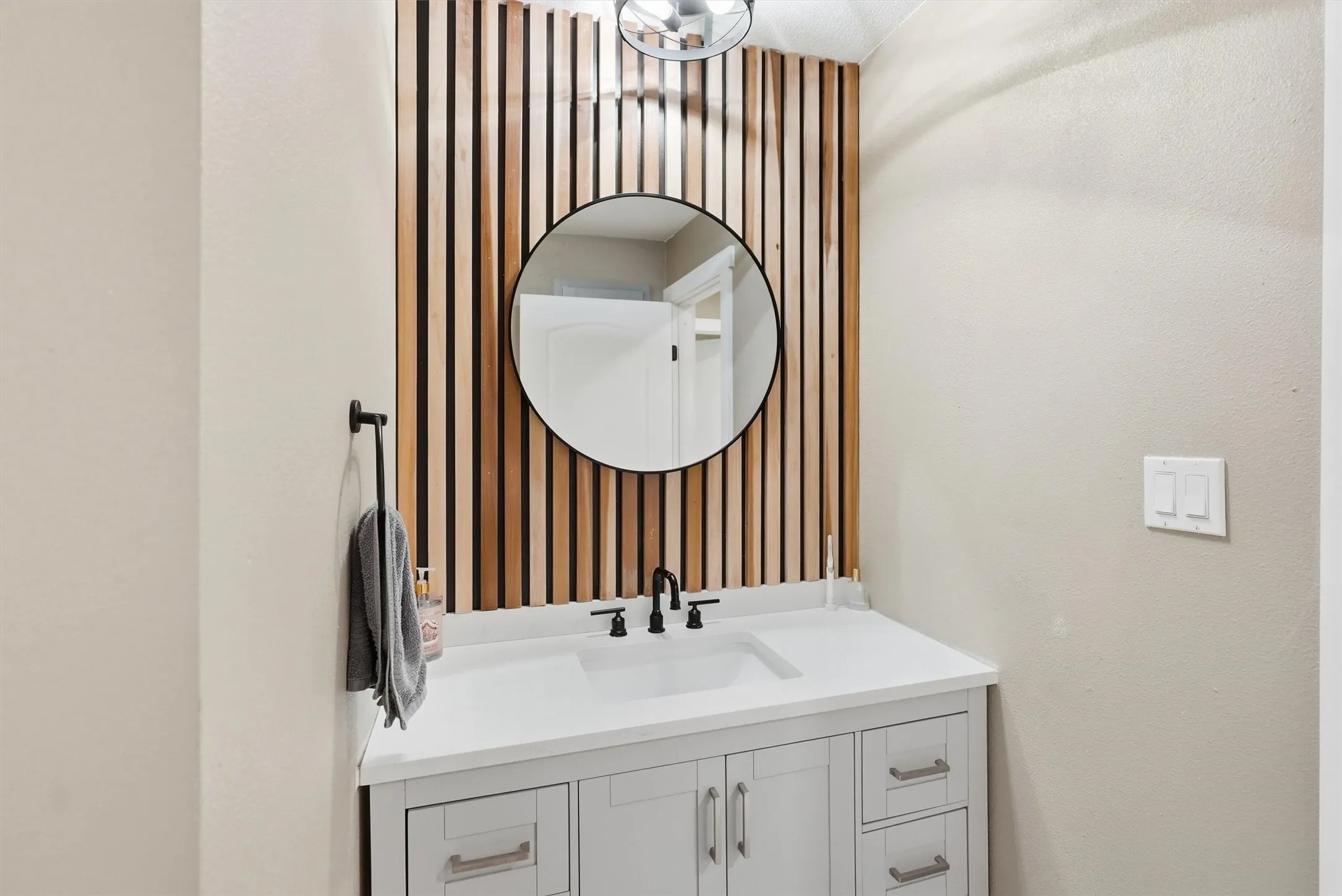 2nd Bath with Custom Features