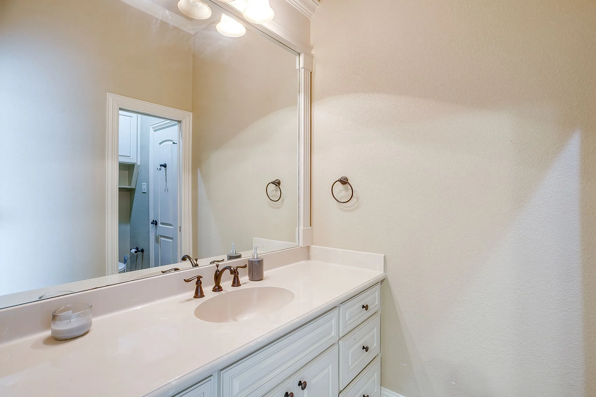 Single Family Residence For Sale in Mc Lennan County , 2217 Augustine, Waco, Texas 76712, 4 Bedrooms, 3 Bathrooms, 2 Garage spaces, 2,234 Sqft, built in 2014, Price $479,250, mls#21231897, Real Estate Agent in Waco, Homes For Sale in Mc Lennan county, Homes For Sale in Waco, Realtor in Waco Texas, Real Estate Brokerage Independent Realty Texas, Luminita Cordes Realtor