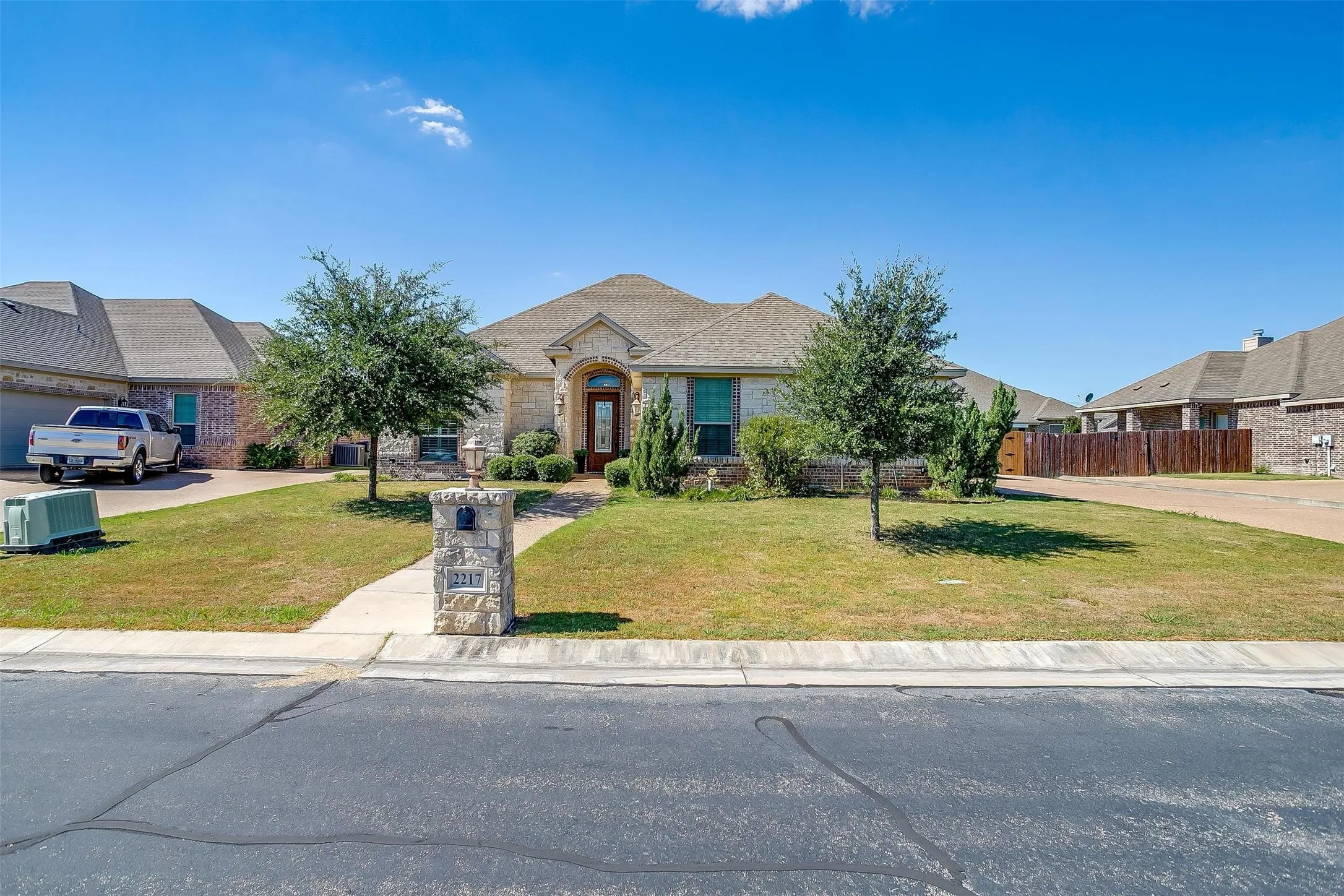 Single Family Residence For Sale in Mc Lennan County , 2217 Augustine, Waco, Texas 76712, 4 Bedrooms, 3 Bathrooms, 2 Garage spaces, 2,234 Sqft, built in 2014, Price $479,250, mls#21231897, Real Estate Agent in Waco, Homes For Sale in Mc Lennan county, Homes For Sale in Waco, Realtor in Waco Texas, Real Estate Brokerage Independent Realty Texas, Luminita Cordes Realtor