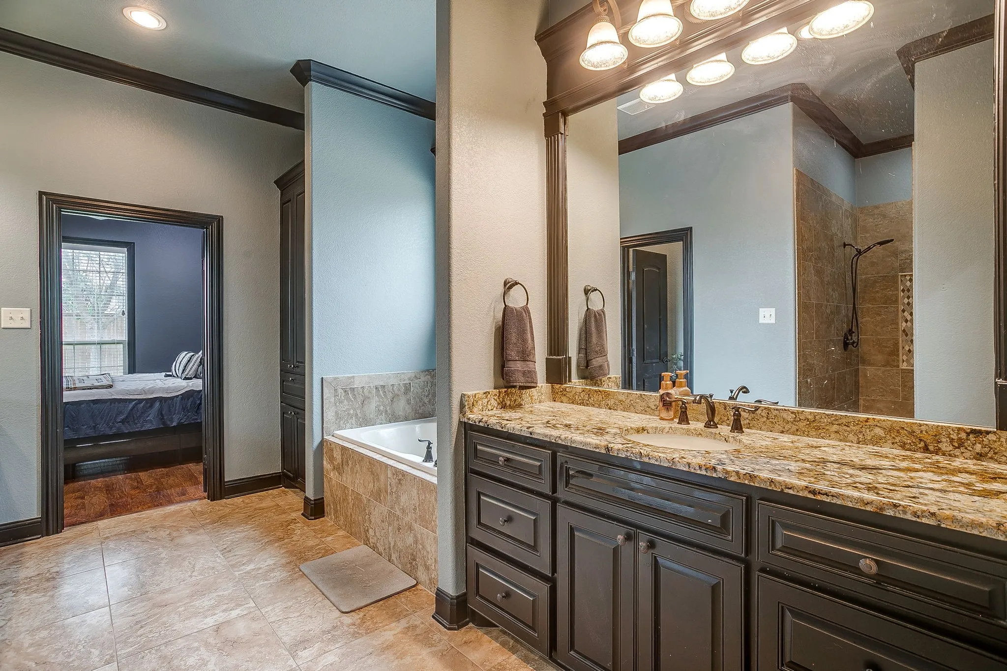 Single Family Residence For Sale in Mc Lennan County , 2217 Augustine, Waco, Texas 76712, 4 Bedrooms, 3 Bathrooms, 2 Garage spaces, 2,234 Sqft, built in 2014, Price $479,250, mls#21231897, Real Estate Agent in Waco, Homes For Sale in Mc Lennan county, Homes For Sale in Waco, Realtor in Waco Texas, Real Estate Brokerage Independent Realty Texas, Luminita Cordes Realtor