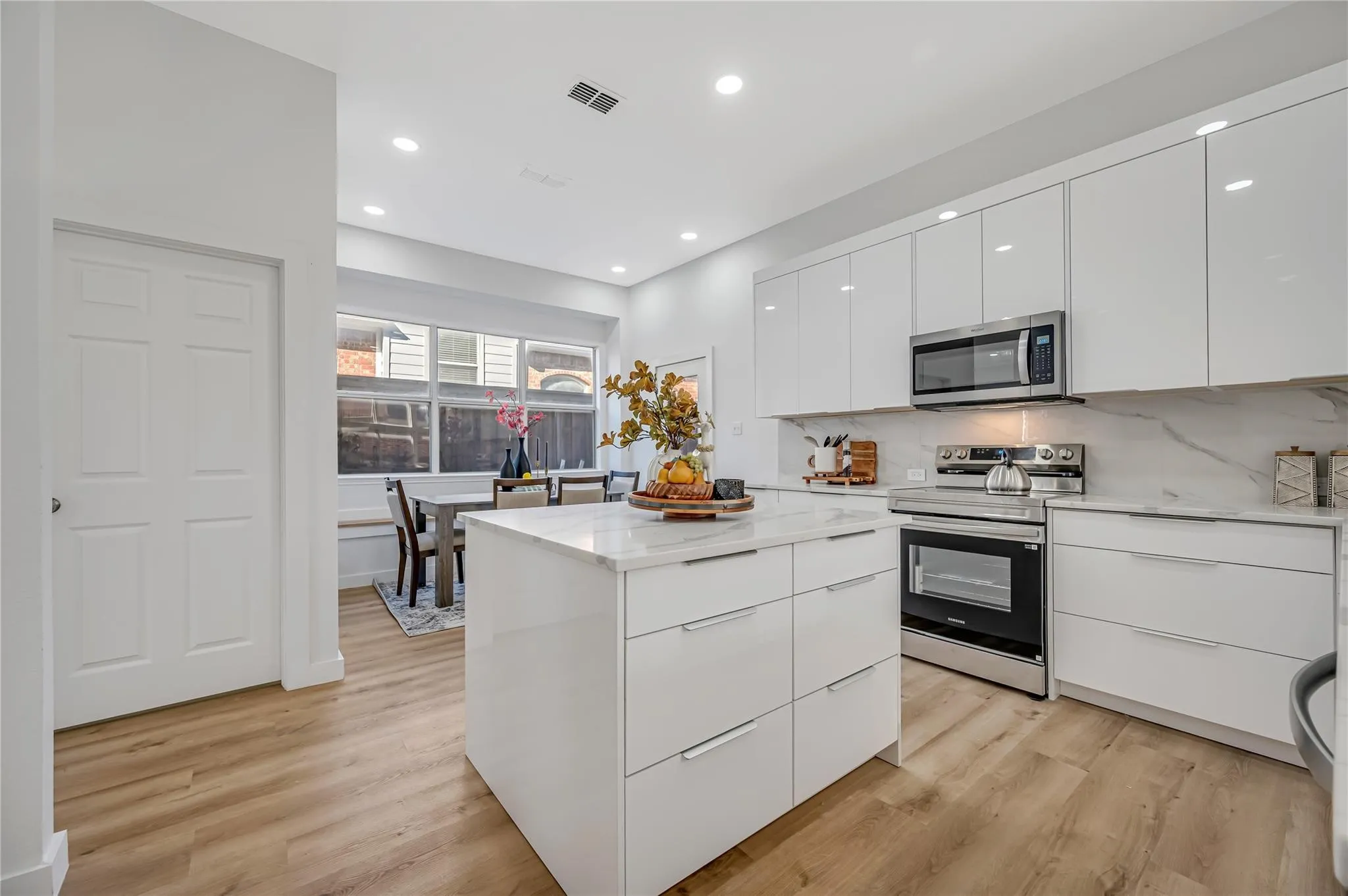 Single Family Residence For Sale in Collin County , 4609 Forest Park Road, Plano, Texas 75024, 5 Bedroom, 3 Bathroom, 2 Garage spaces, 2,971 Sqft, built in 2000, mls#21236289, Real Estate Agent in Plano, Homes For Sale in Collin county, Homes For Sale in Plano, Realtor in Plano Texas, Real Estate Brokerage Independent Realty Texas, Luminita Cordes Realtor