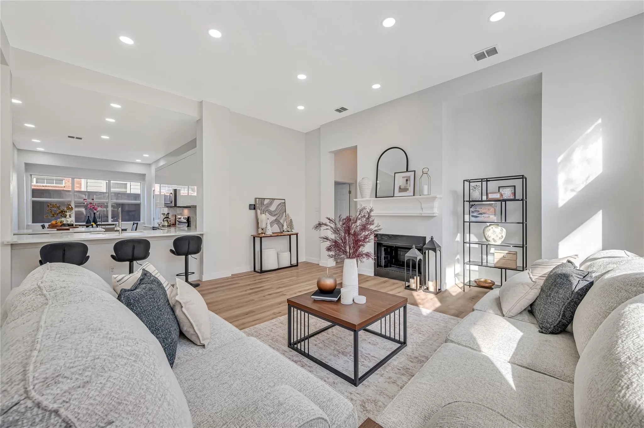 Single Family Residence For Sale in Collin County , 4609 Forest Park Road, Plano, Texas 75024, 5 Bedroom, 3 Bathroom, 2 Garage spaces, 2,971 Sqft, built in 2000, mls#21236289, Real Estate Agent in Plano, Homes For Sale in Collin county, Homes For Sale in Plano, Realtor in Plano Texas, Real Estate Brokerage Independent Realty Texas, Luminita Cordes Realtor