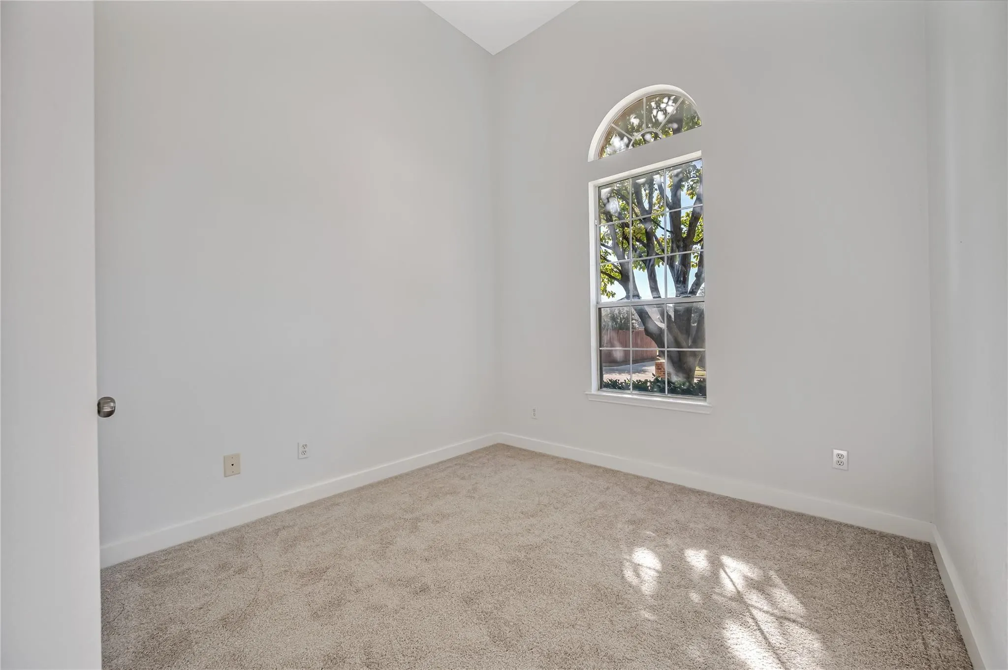 Single Family Residence For Sale in Collin County , 4609 Forest Park Road, Plano, Texas 75024, 5 Bedroom, 3 Bathroom, 2 Garage spaces, 2,971 Sqft, built in 2000, mls#21236289, Real Estate Agent in Plano, Homes For Sale in Collin county, Homes For Sale in Plano, Realtor in Plano Texas, Real Estate Brokerage Independent Realty Texas, Luminita Cordes Realtor