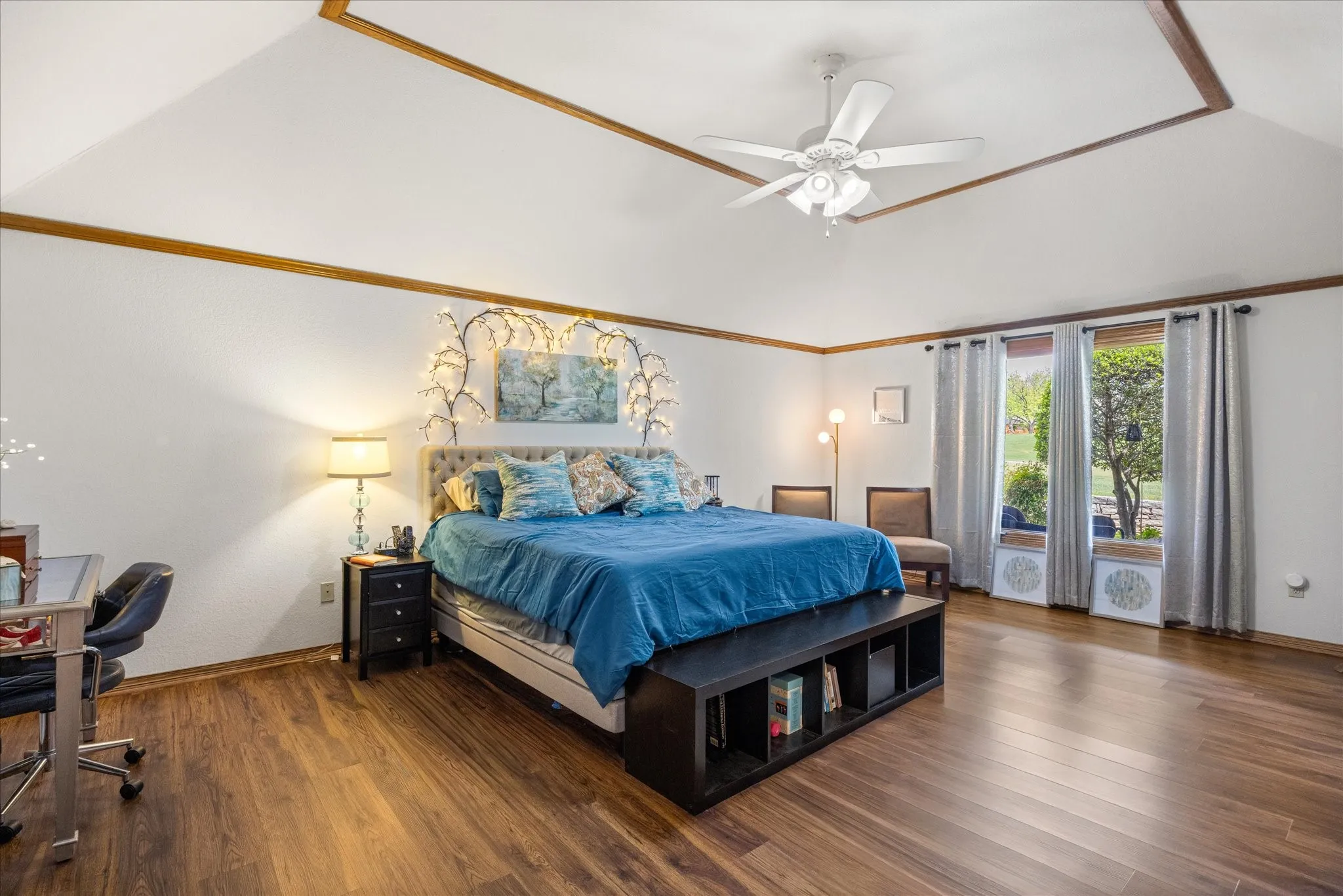 Bedroom featuring dark wood finished floors, a desk, a ceiling fan, and vaulted ceiling