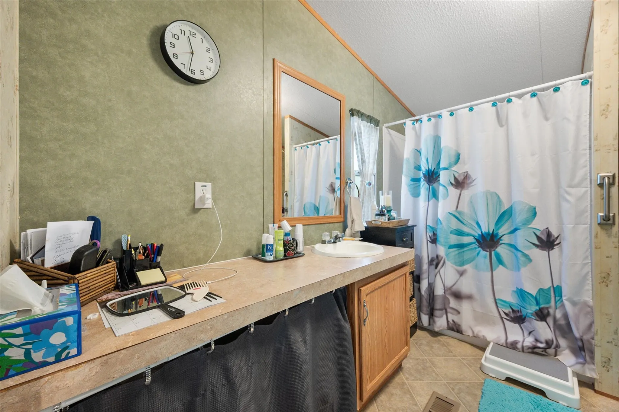 Mobile Home For Sale in Freestone County , 178 Kingswood Drive, Streetman, Texas 75859, 3 Bedroom, 2 Bathroom, Garage spaces, 1,152 Sqft, built in 2006, Preowned, mls#21234788, Real Estate Agent in Streetman, Homes For Sale in Freestone county, Homes For Sale in Streetman, Realtor in Streetman Texas, Real Estate Brokerage Independent Realty Texas, Luminita Cordes Realtor