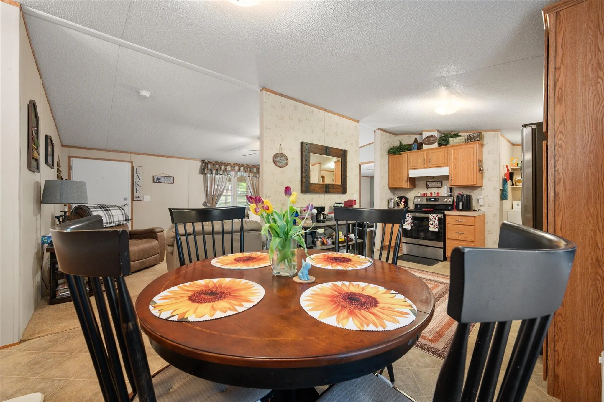 Mobile Home For Sale in Freestone County , 178 Kingswood Drive, Streetman, Texas 75859, 3 Bedroom, 2 Bathroom, Garage spaces, 1,152 Sqft, built in 2006, Preowned, mls#21234788, Real Estate Agent in Streetman, Homes For Sale in Freestone county, Homes For Sale in Streetman, Realtor in Streetman Texas, Real Estate Brokerage Independent Realty Texas, Luminita Cordes Realtor