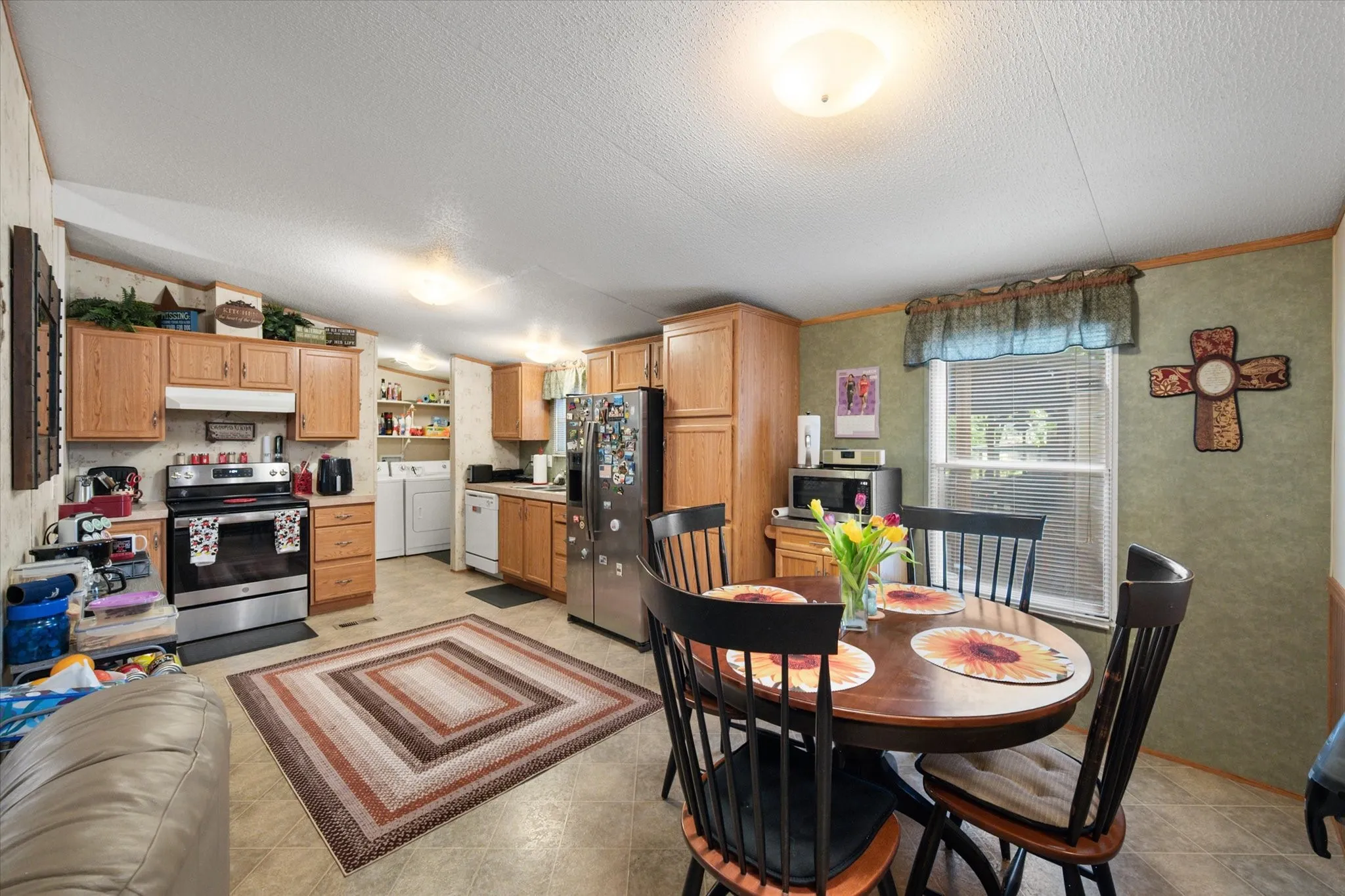 Mobile Home For Sale in Freestone County , 178 Kingswood Drive, Streetman, Texas 75859, 3 Bedroom, 2 Bathroom, Garage spaces, 1,152 Sqft, built in 2006, Preowned, mls#21234788, Real Estate Agent in Streetman, Homes For Sale in Freestone county, Homes For Sale in Streetman, Realtor in Streetman Texas, Real Estate Brokerage Independent Realty Texas, Luminita Cordes Realtor