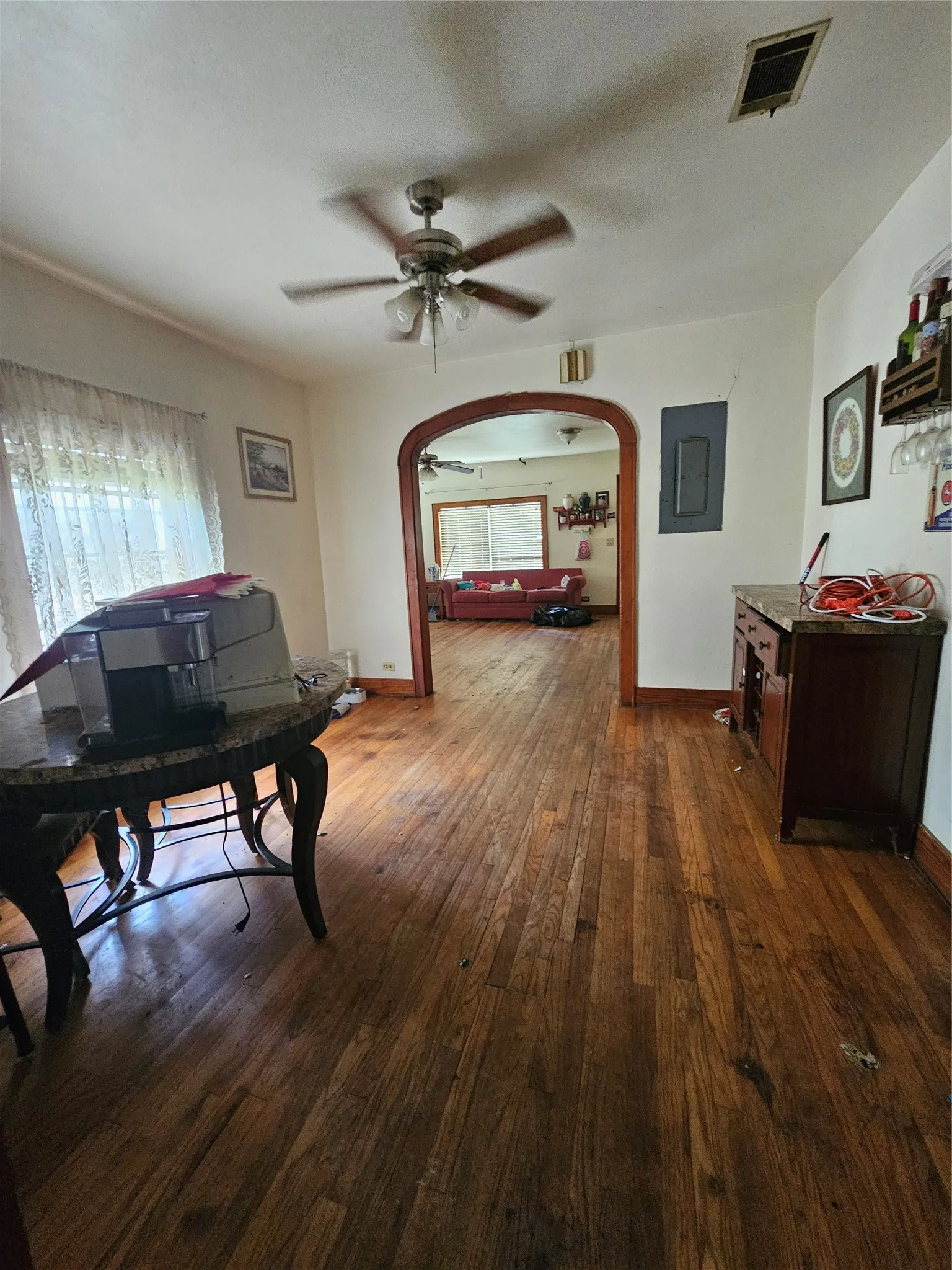 Single Family Residence For Sale in Henderson County , 200 Jay Street, Trinidad, Texas 75163, 3 Bedroom, 1 Bathroom, 2 Garage spaces, 1,346 Sqft, built in 1944, mls#21233089, Real Estate Agent in Trinidad, Homes For Sale in Henderson county, Homes For Sale in Trinidad, Realtor in Trinidad Texas, Real Estate Brokerage Independent Realty Texas, Luminita Cordes Realtor