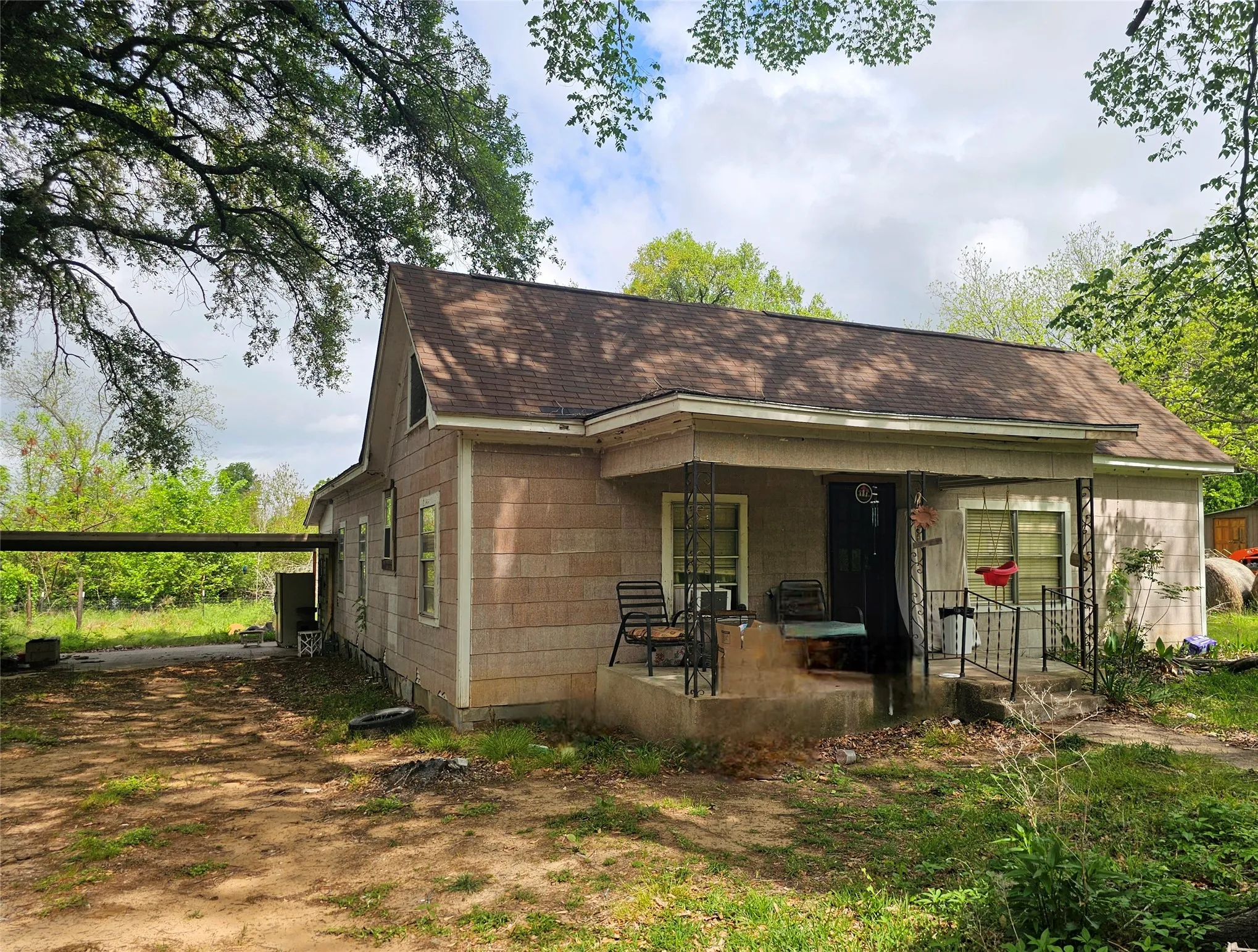 Single Family Residence For Sale in Henderson County , 200 Jay Street, Trinidad, Texas 75163, 3 Bedroom, 1 Bathroom, 2 Garage spaces, 1,346 Sqft, built in 1944, mls#21233089, Real Estate Agent in Trinidad, Homes For Sale in Henderson county, Homes For Sale in Trinidad, Realtor in Trinidad Texas, Real Estate Brokerage Independent Realty Texas, Luminita Cordes Realtor