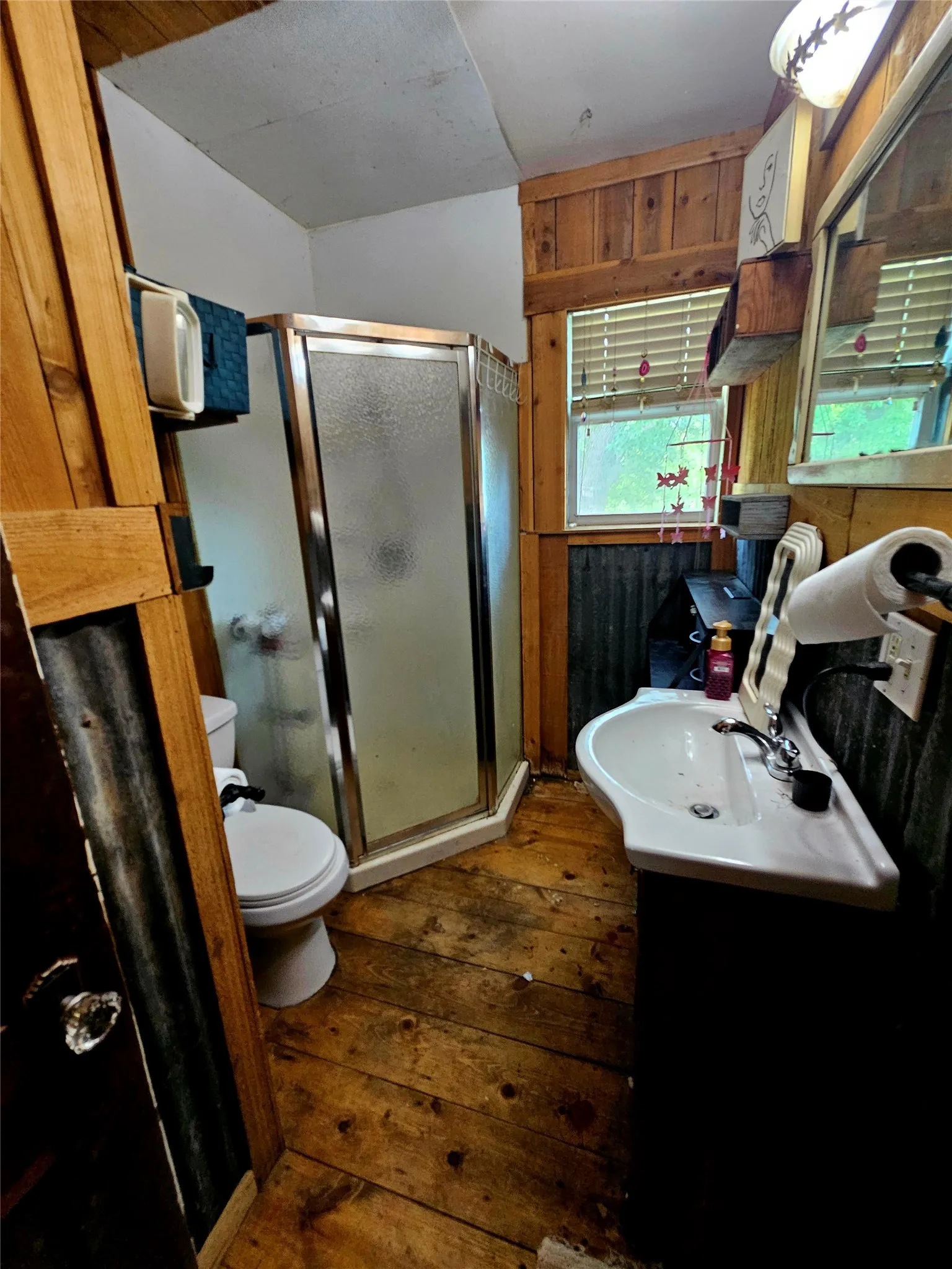 Single Family Residence For Sale in Henderson County , 200 Jay Street, Trinidad, Texas 75163, 3 Bedroom, 1 Bathroom, 2 Garage spaces, 1,346 Sqft, built in 1944, mls#21233089, Real Estate Agent in Trinidad, Homes For Sale in Henderson county, Homes For Sale in Trinidad, Realtor in Trinidad Texas, Real Estate Brokerage Independent Realty Texas, Luminita Cordes Realtor