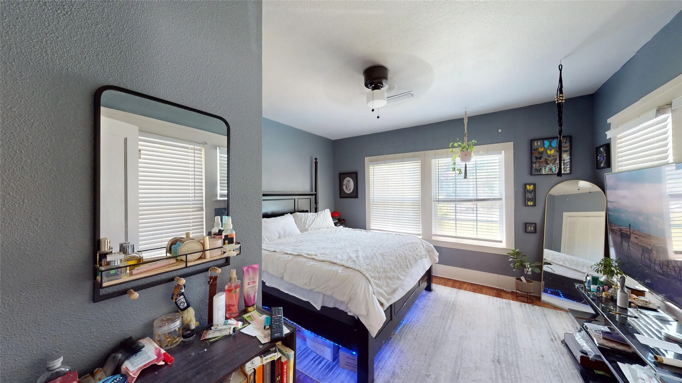 Single Family Residence For Sale in Dallas County , 704 Cameron Avenue, Dallas, Texas 75223, 3 Bedroom, 2 Bathroom, Garage spaces, 1,136 Sqft, built in 1915, Preowned, Price $329,000, mls#21231966, Real Estate Agent in Dallas, Homes For Sale in Dallas county, Homes For Sale in Dallas, Realtor in Dallas Texas, Real Estate Brokerage Independent Realty Texas, Luminita Cordes Realtor
