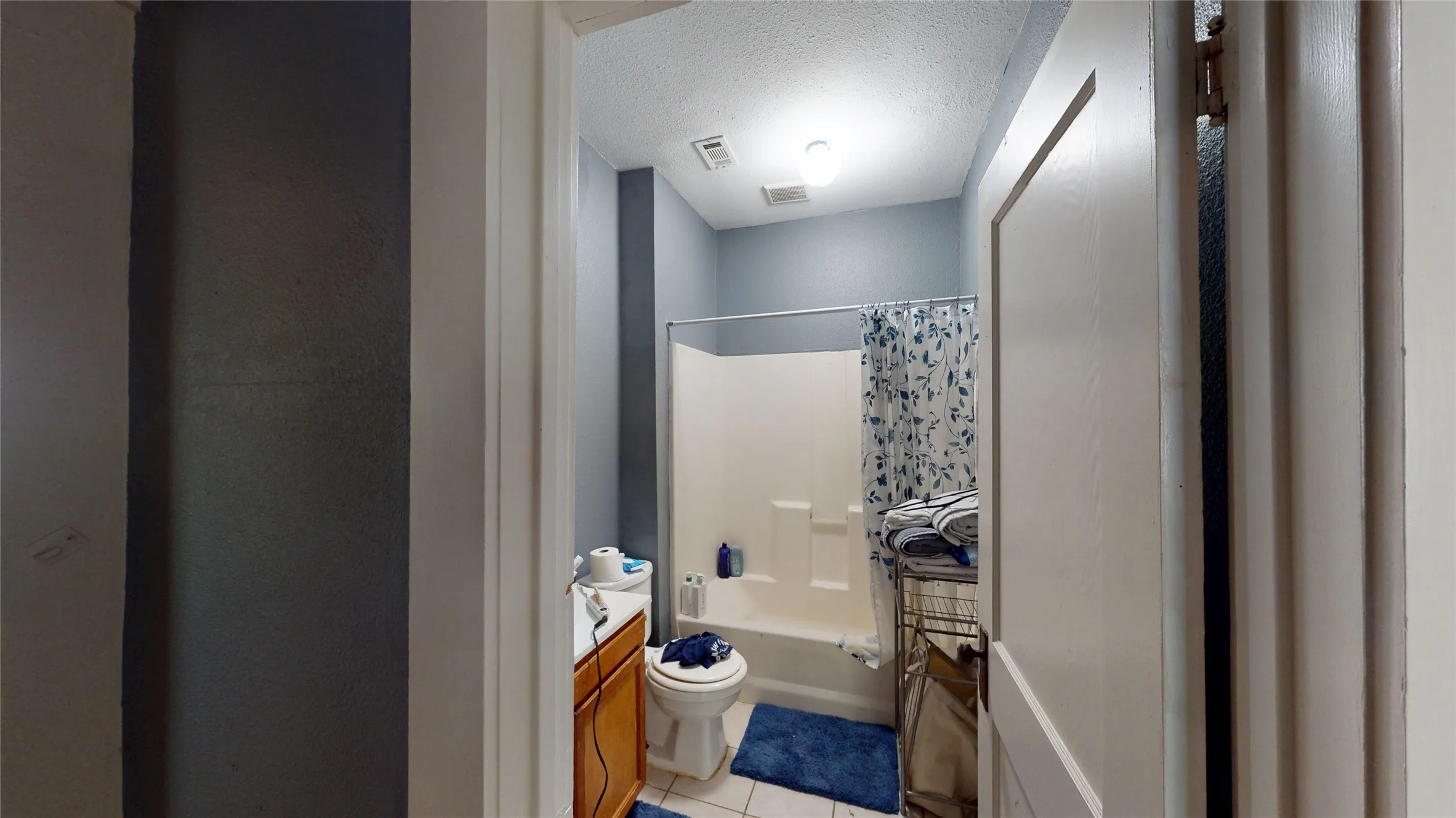 Single Family Residence For Sale in Dallas County , 704 Cameron Avenue, Dallas, Texas 75223, 3 Bedroom, 2 Bathroom, Garage spaces, 1,136 Sqft, built in 1915, Preowned, Price $329,000, mls#21231966, Real Estate Agent in Dallas, Homes For Sale in Dallas county, Homes For Sale in Dallas, Realtor in Dallas Texas, Real Estate Brokerage Independent Realty Texas, Luminita Cordes Realtor