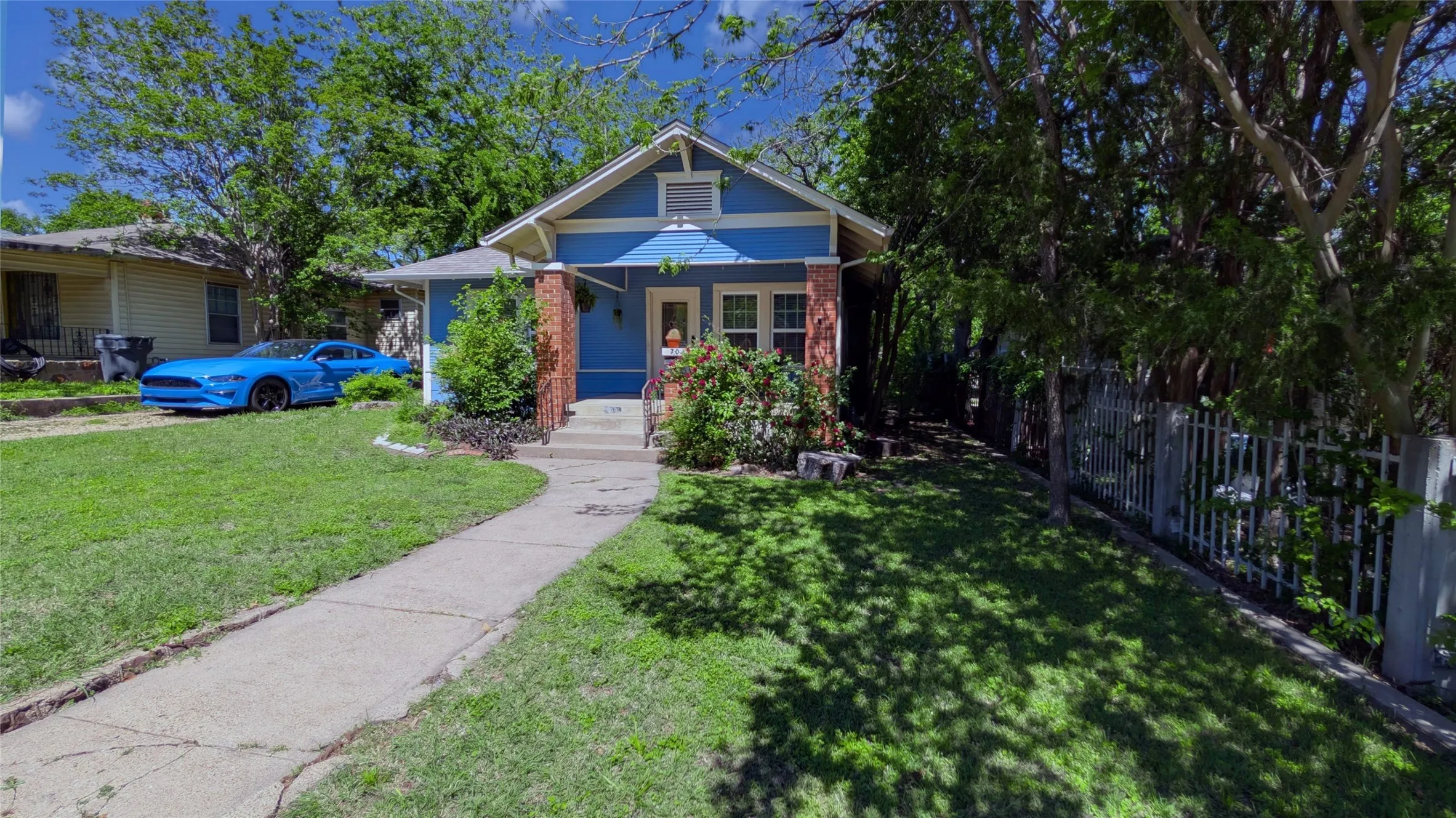 Single Family Residence For Sale in Dallas County , 704 Cameron Avenue, Dallas, Texas 75223, 3 Bedroom, 2 Bathroom, Garage spaces, 1,136 Sqft, built in 1915, Preowned, Price $329,000, mls#21231966, Real Estate Agent in Dallas, Homes For Sale in Dallas county, Homes For Sale in Dallas, Realtor in Dallas Texas, Real Estate Brokerage Independent Realty Texas, Luminita Cordes Realtor