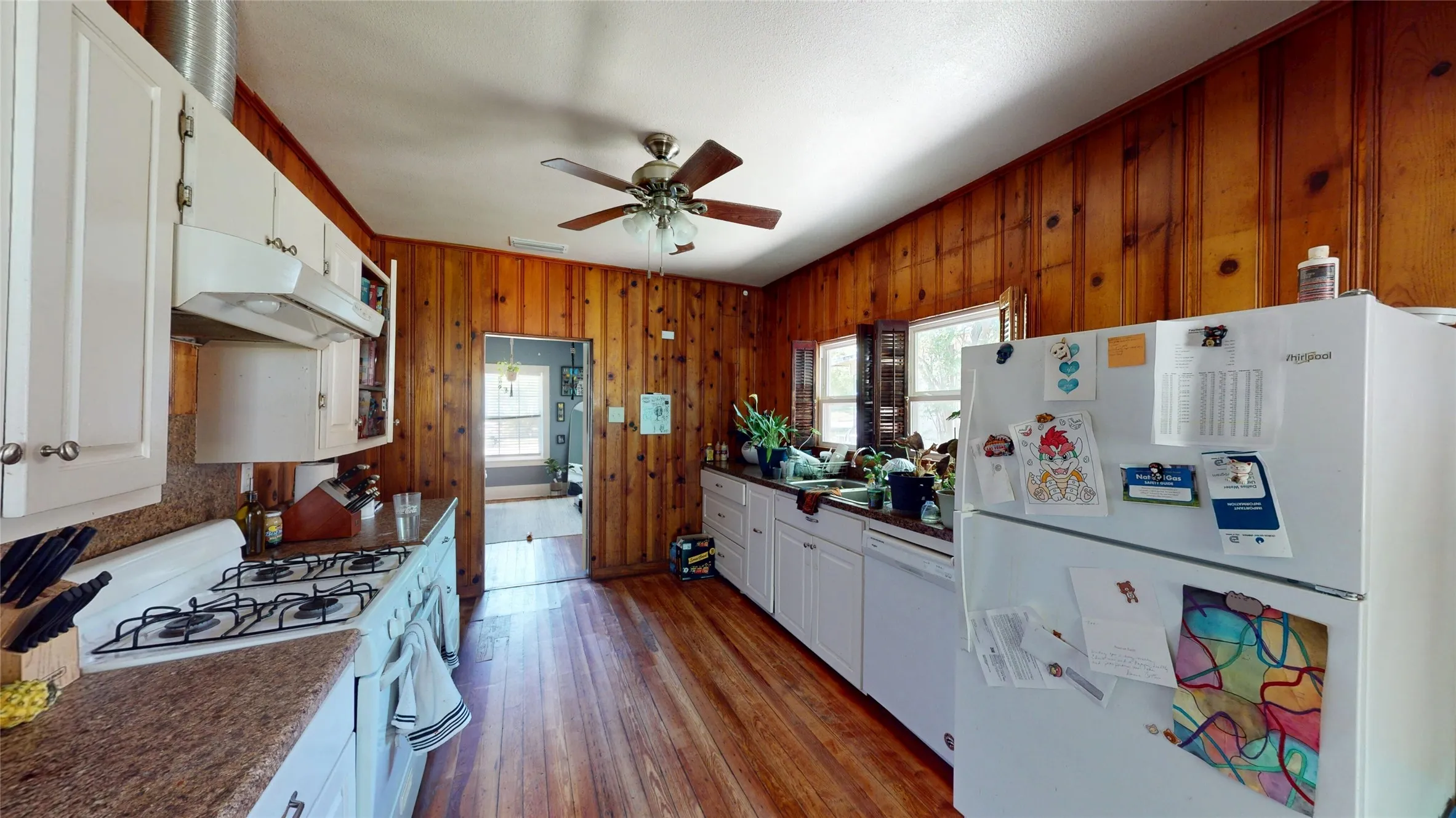 Single Family Residence For Sale in Dallas County , 704 Cameron Avenue, Dallas, Texas 75223, 3 Bedroom, 2 Bathroom, Garage spaces, 1,136 Sqft, built in 1915, Preowned, Price $329,000, mls#21231966, Real Estate Agent in Dallas, Homes For Sale in Dallas county, Homes For Sale in Dallas, Realtor in Dallas Texas, Real Estate Brokerage Independent Realty Texas, Luminita Cordes Realtor