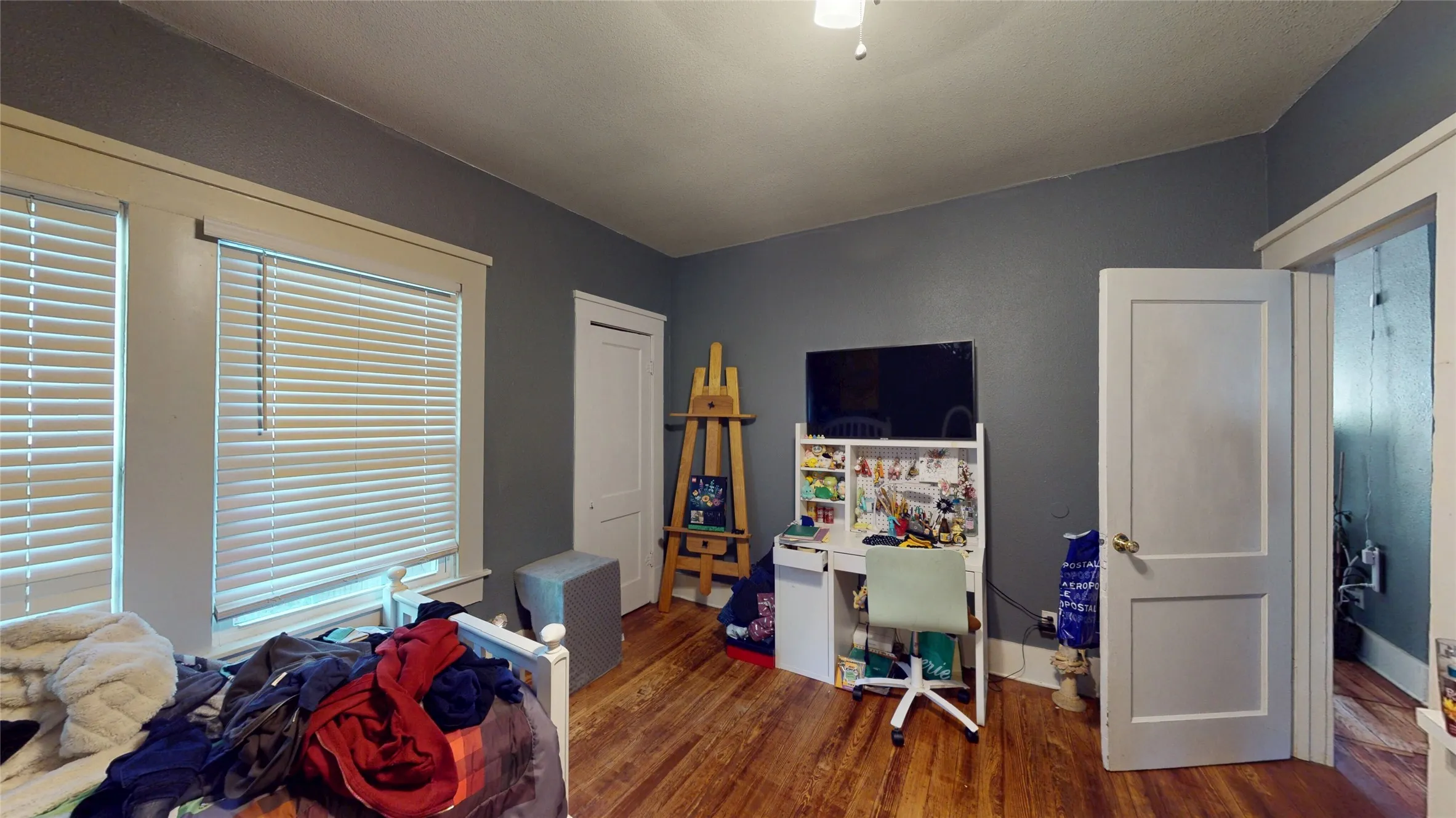 Single Family Residence For Sale in Dallas County , 704 Cameron Avenue, Dallas, Texas 75223, 3 Bedroom, 2 Bathroom, Garage spaces, 1,136 Sqft, built in 1915, Preowned, Price $329,000, mls#21231966, Real Estate Agent in Dallas, Homes For Sale in Dallas county, Homes For Sale in Dallas, Realtor in Dallas Texas, Real Estate Brokerage Independent Realty Texas, Luminita Cordes Realtor