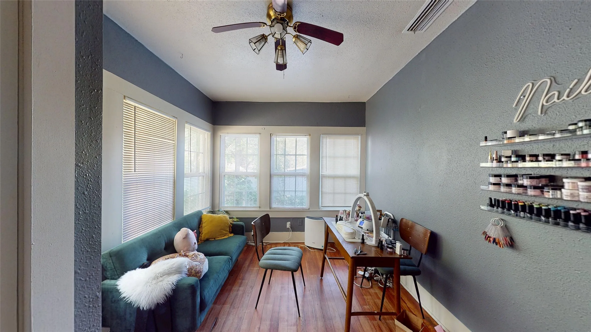 Single Family Residence For Sale in Dallas County , 704 Cameron Avenue, Dallas, Texas 75223, 3 Bedroom, 2 Bathroom, Garage spaces, 1,136 Sqft, built in 1915, Preowned, Price $329,000, mls#21231966, Real Estate Agent in Dallas, Homes For Sale in Dallas county, Homes For Sale in Dallas, Realtor in Dallas Texas, Real Estate Brokerage Independent Realty Texas, Luminita Cordes Realtor