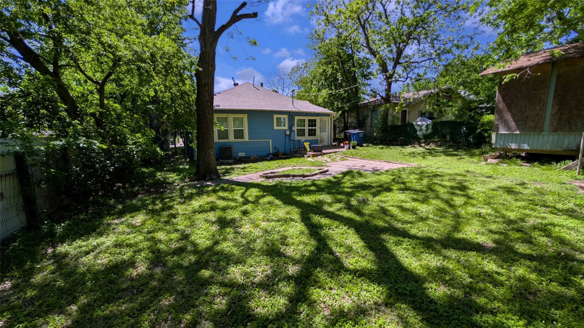 Single Family Residence For Sale in Dallas County , 704 Cameron Avenue, Dallas, Texas 75223, 3 Bedroom, 2 Bathroom, Garage spaces, 1,136 Sqft, built in 1915, Preowned, Price $329,000, mls#21231966, Real Estate Agent in Dallas, Homes For Sale in Dallas county, Homes For Sale in Dallas, Realtor in Dallas Texas, Real Estate Brokerage Independent Realty Texas, Luminita Cordes Realtor